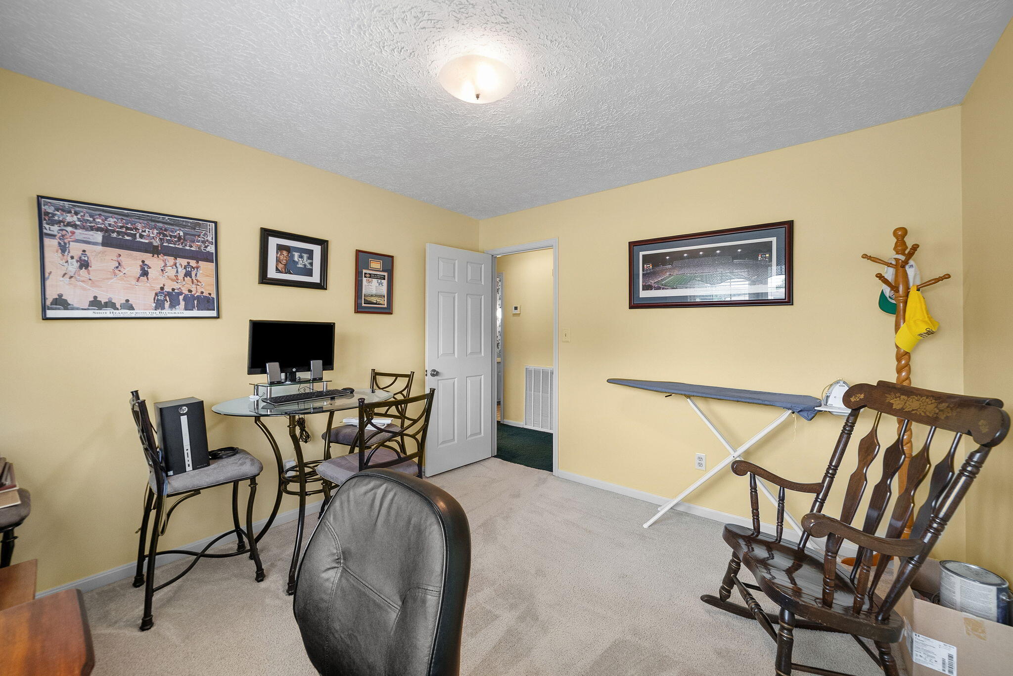 216 Par Place Property Photo 32