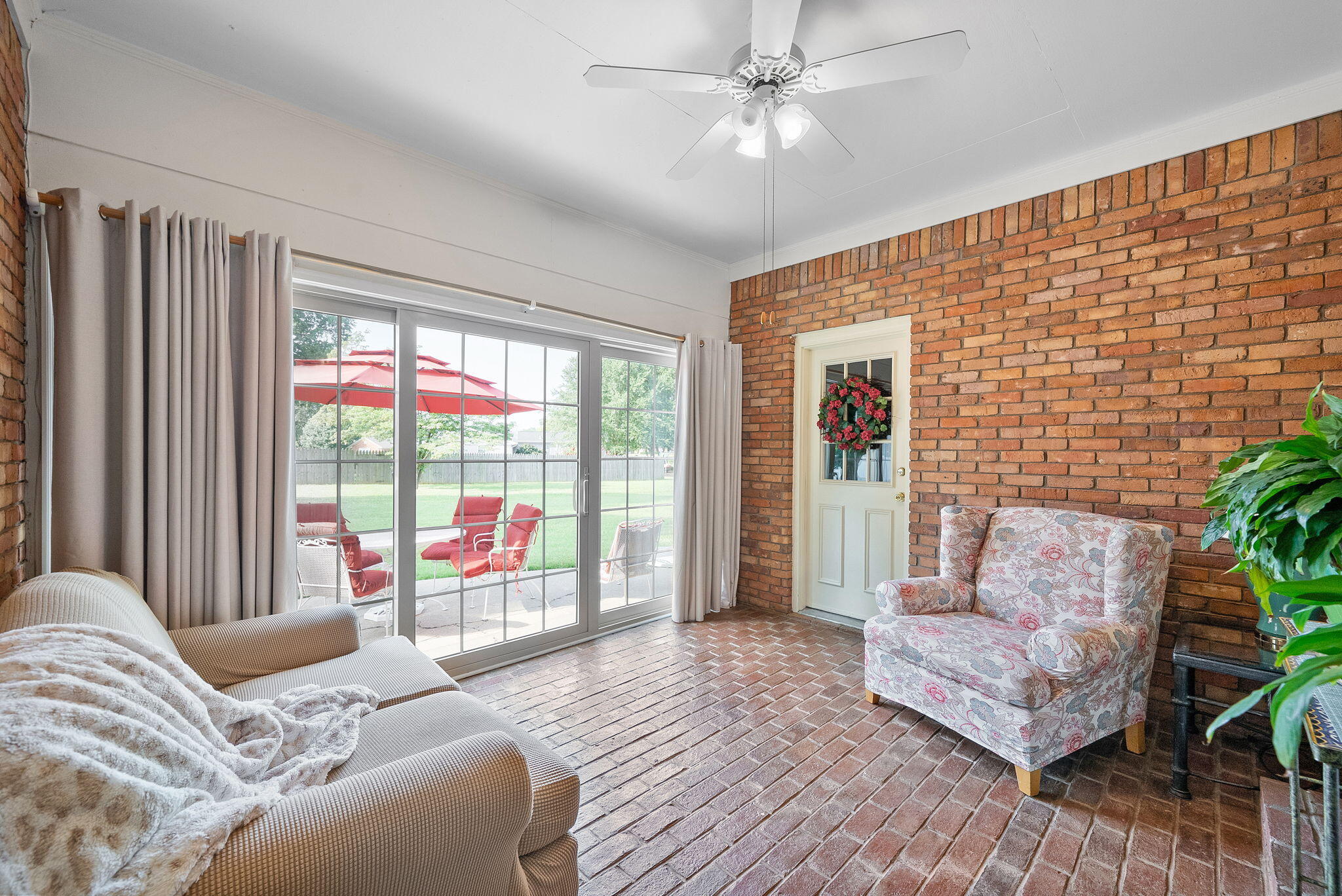216 Par Place Property Photo 38