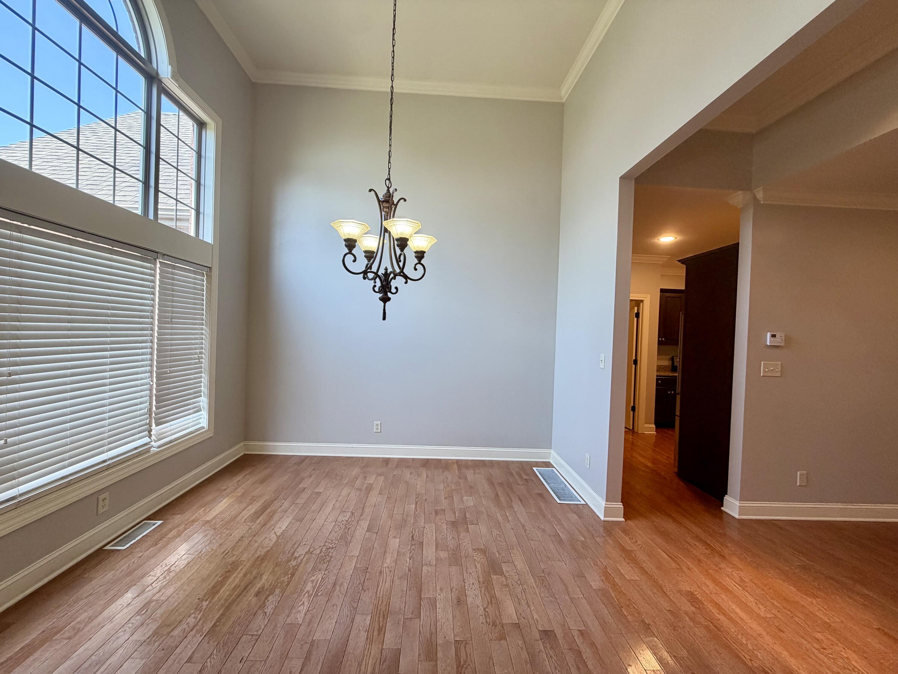 1012 Vineyard Way Property Photo 5