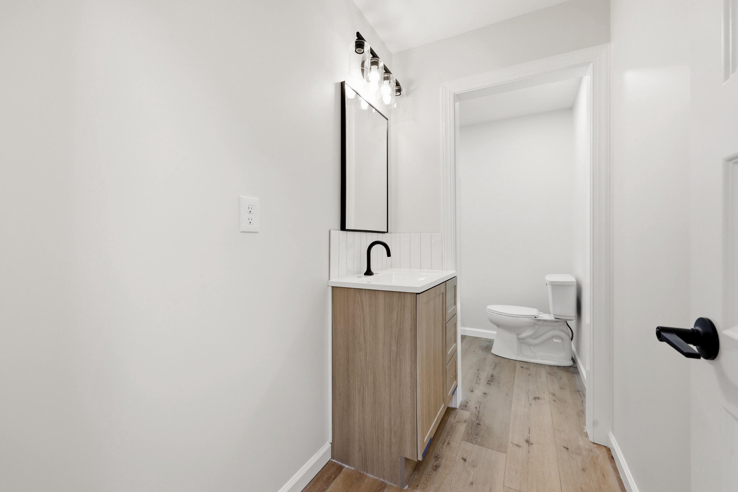 209 Delancey Street Property Photo 16