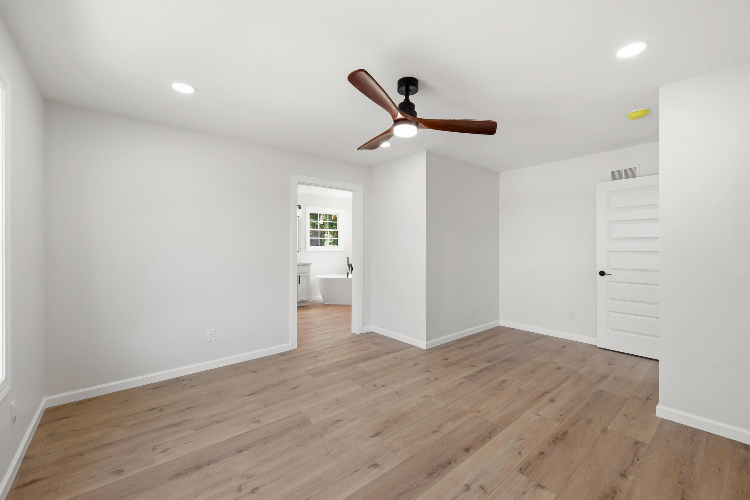 209 Delancey Street Property Photo 21