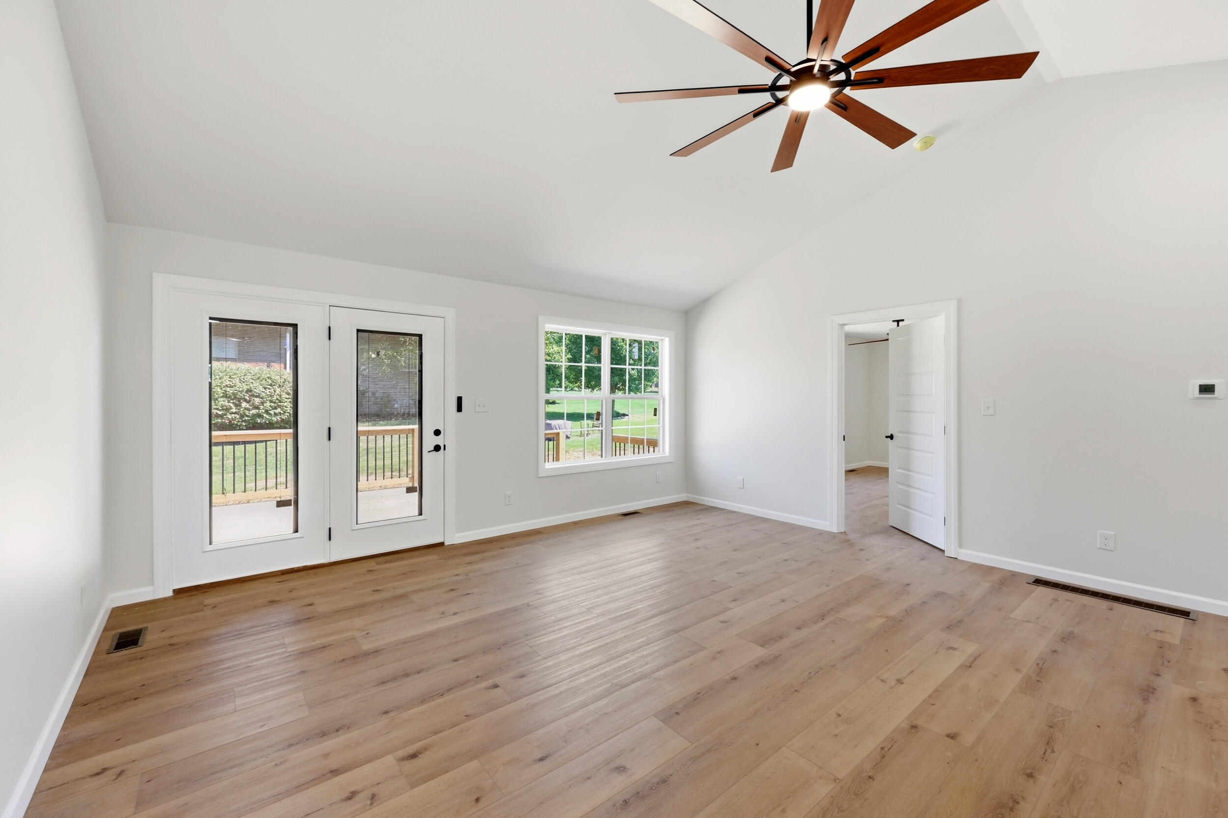 209 Delancey Street Property Photo 25