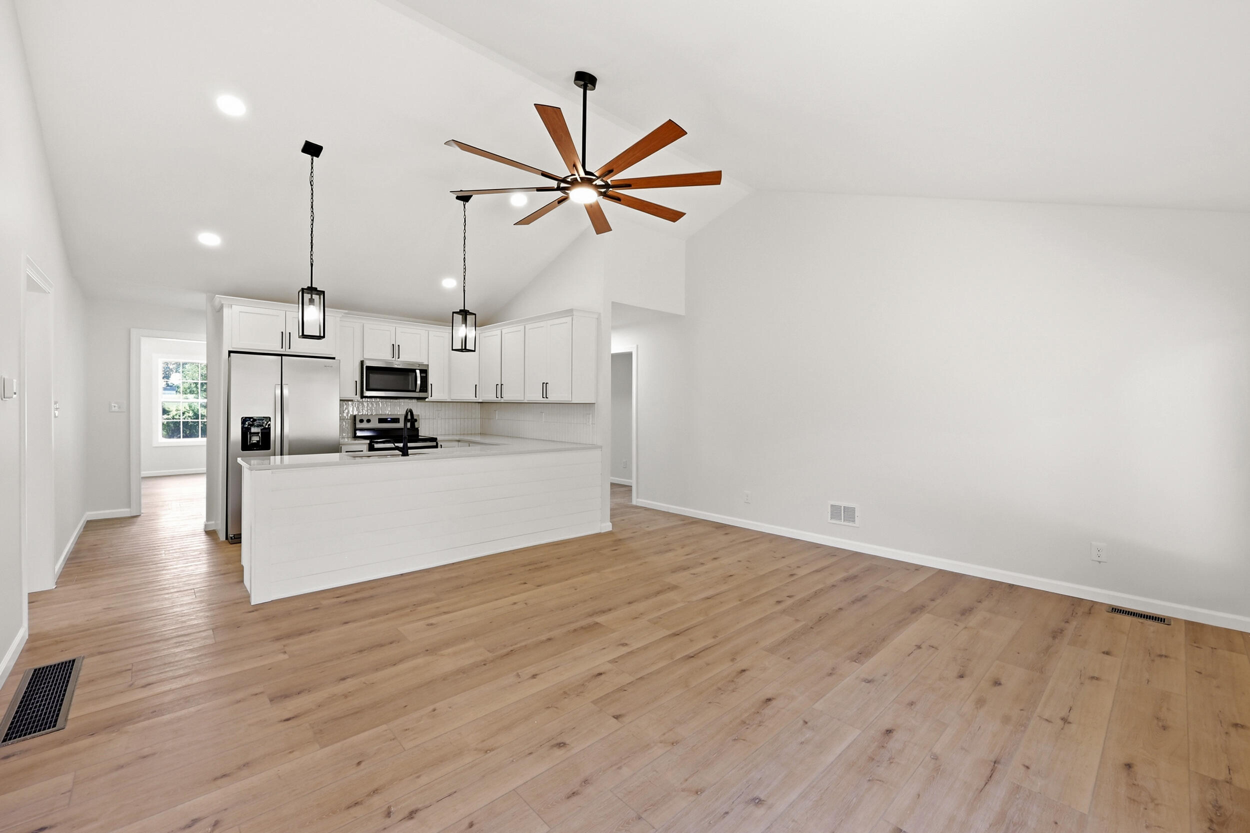 209 Delancey Street Property Photo 27
