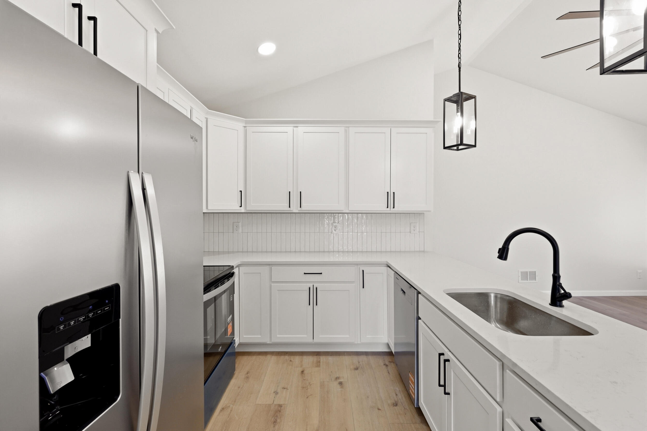 209 Delancey Street Property Photo 28