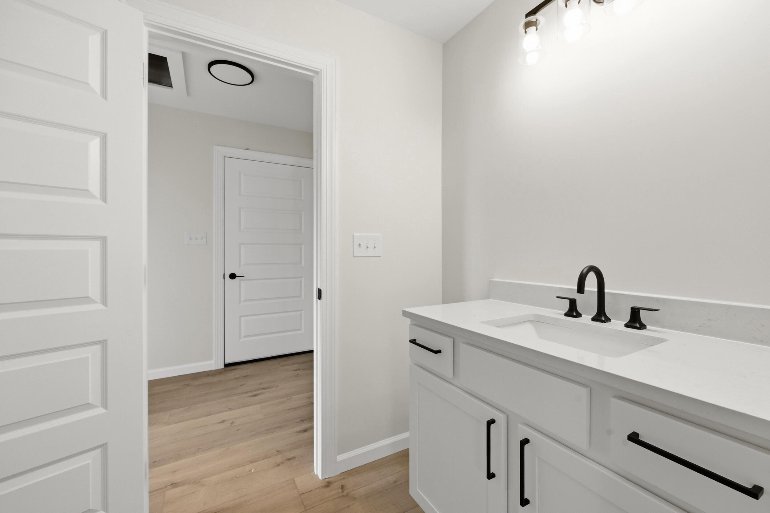 209 Delancey Street Property Photo 33