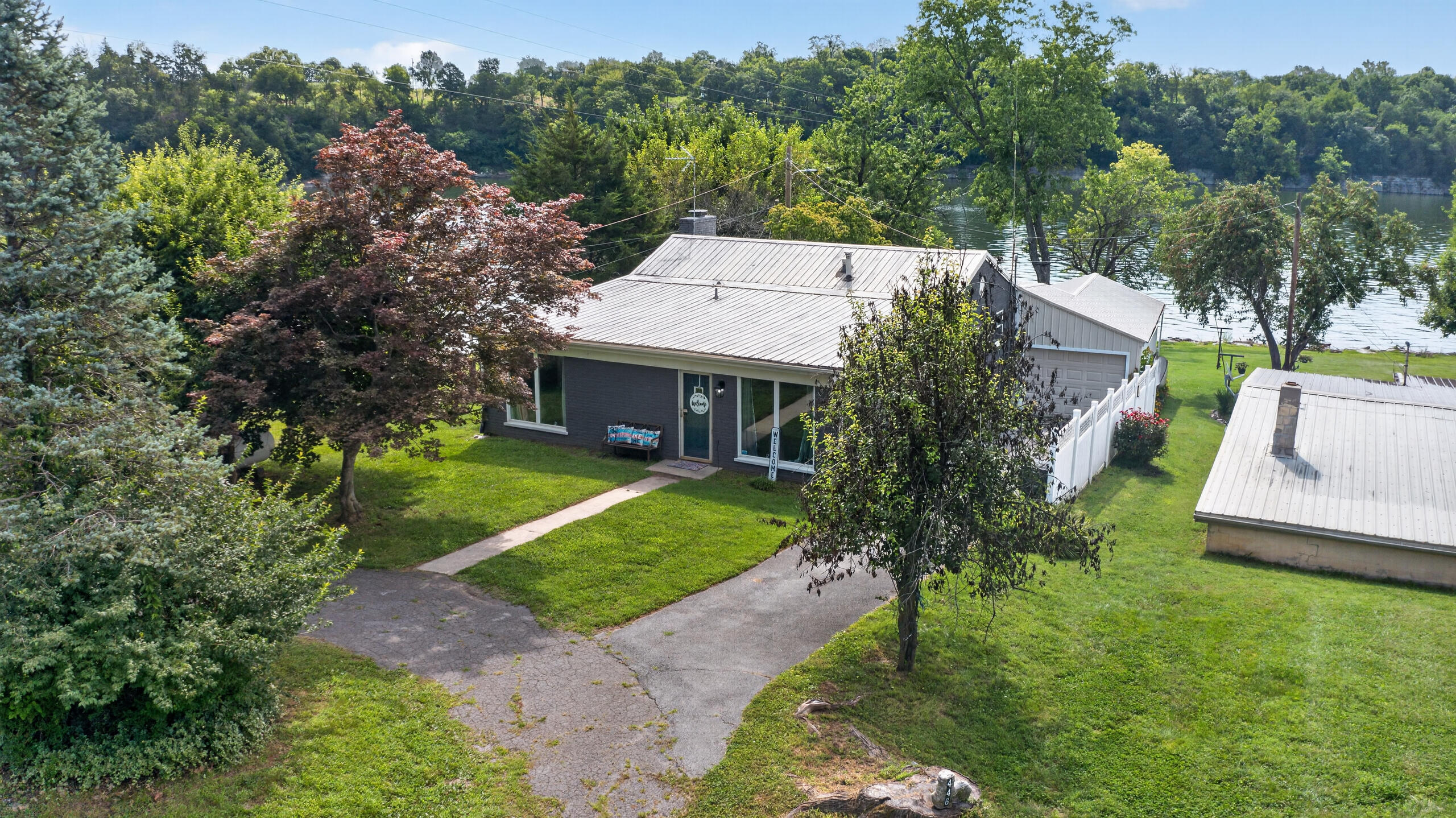 446 Lakeview Road Property Photo 3