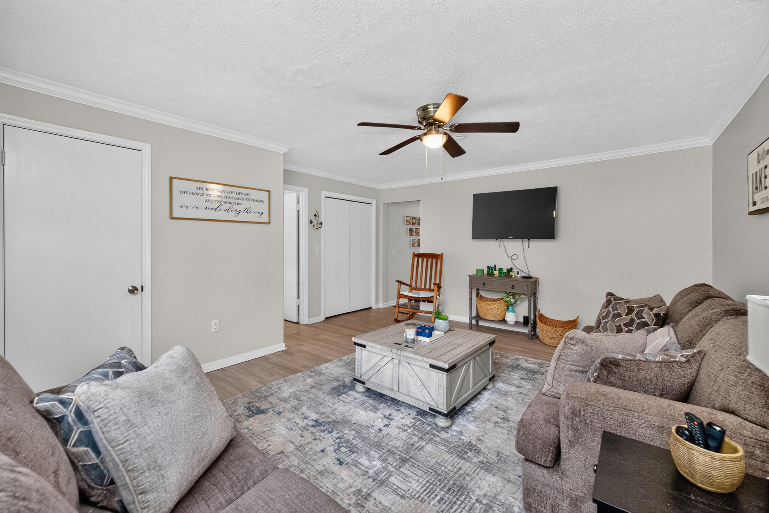 446 Lakeview Road Property Photo 6