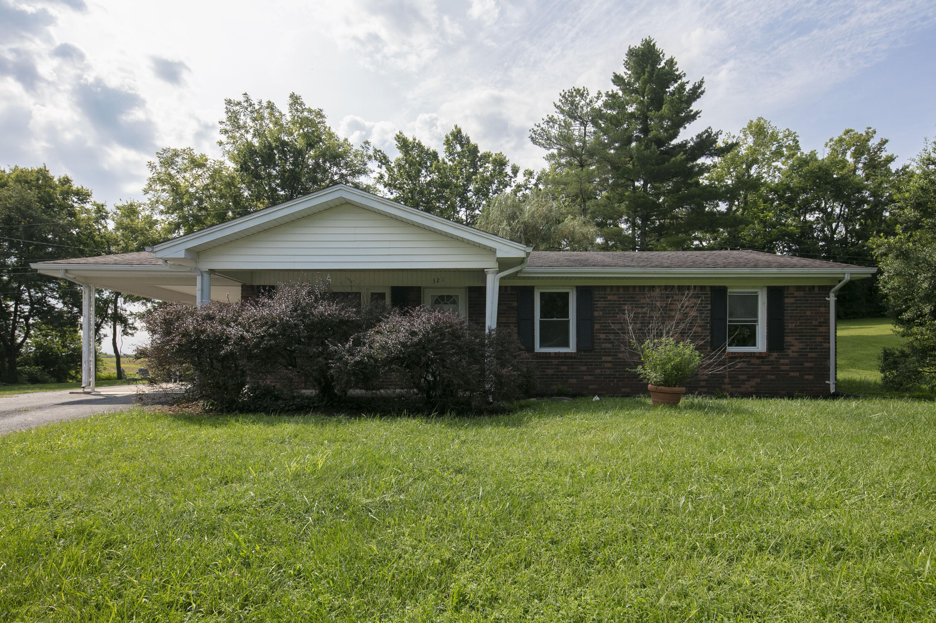 321 Lee Drive Property Photo 1