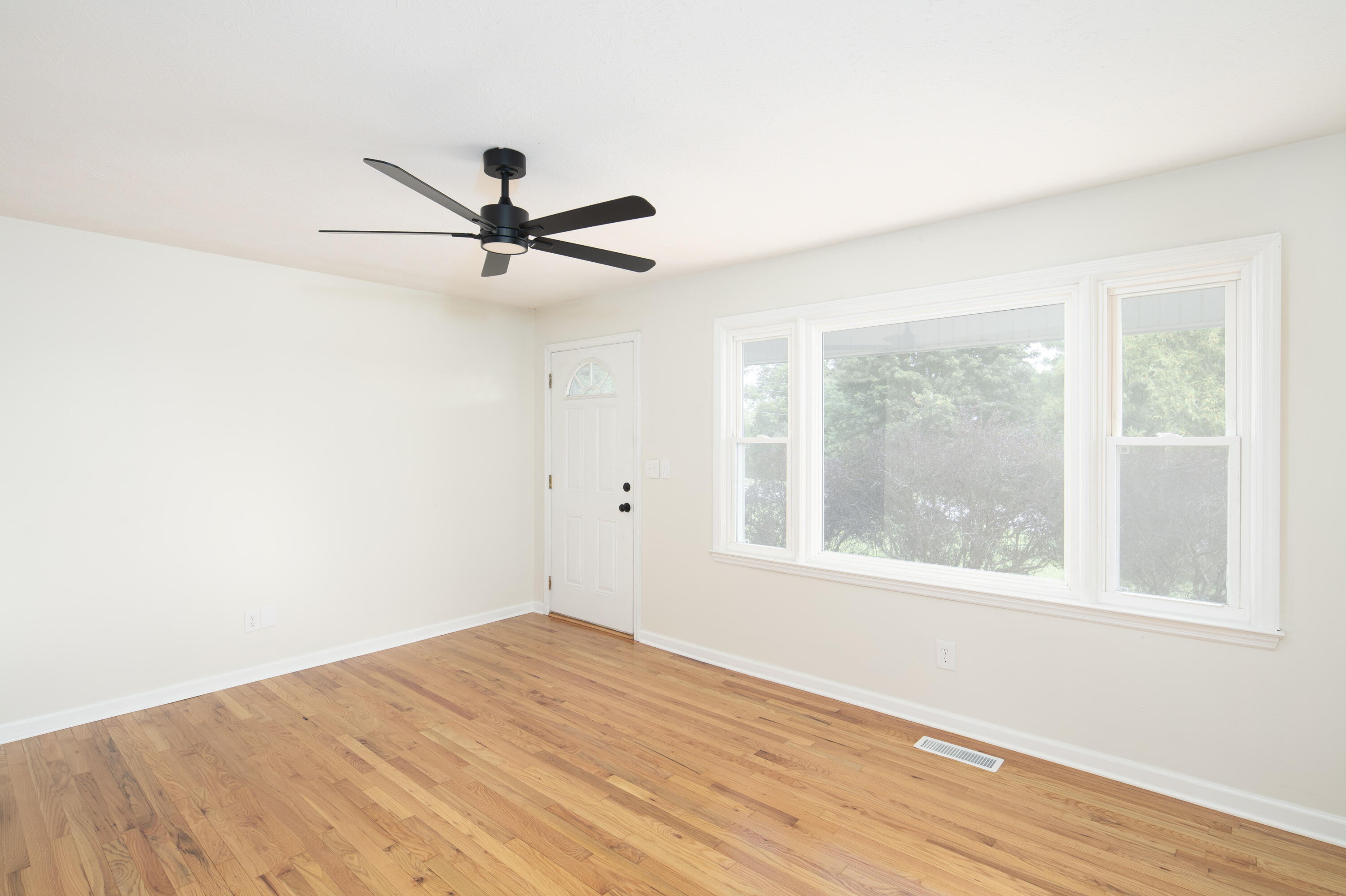 321 Lee Drive Property Photo 5