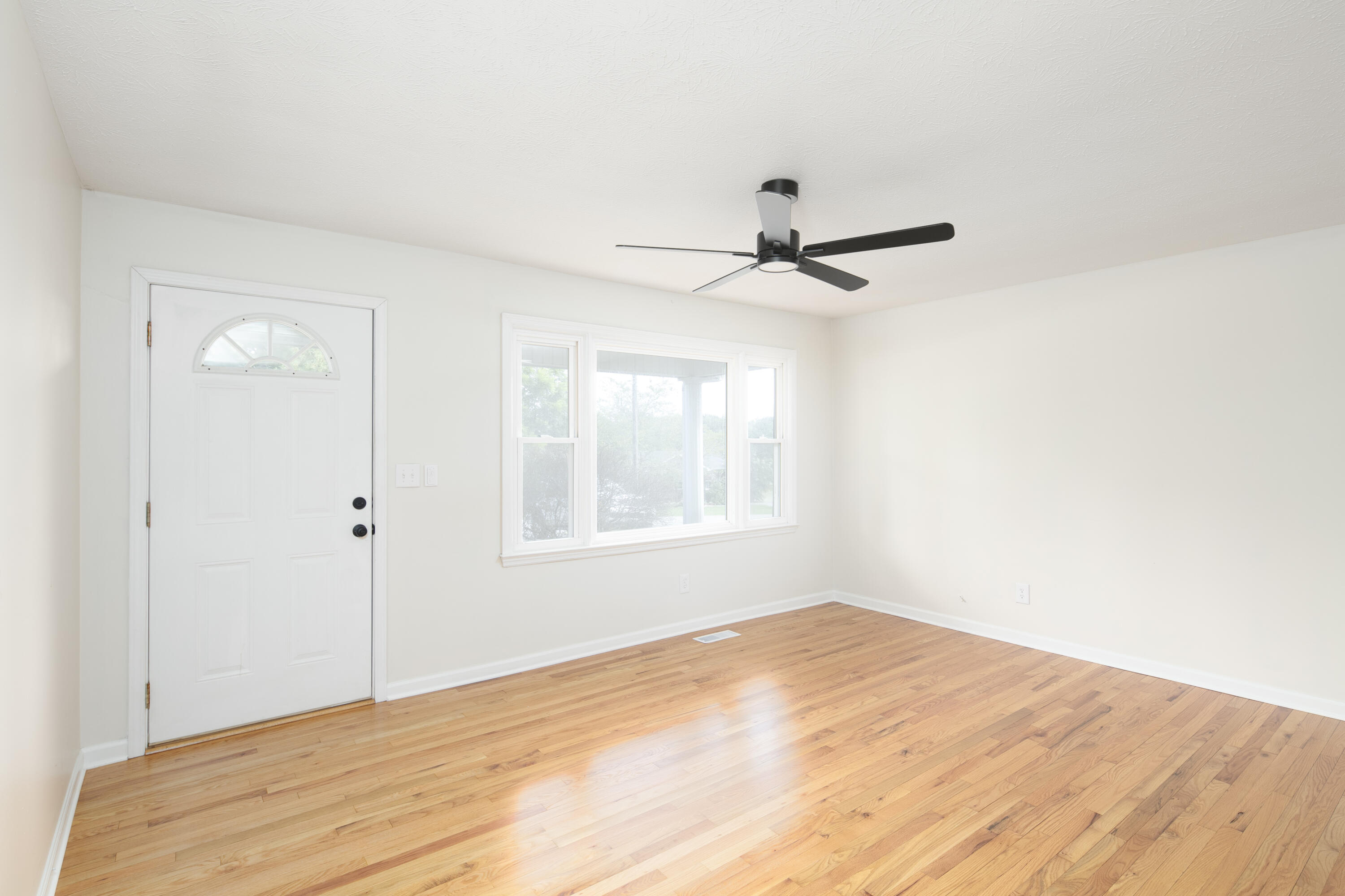 321 Lee Drive Property Photo 6