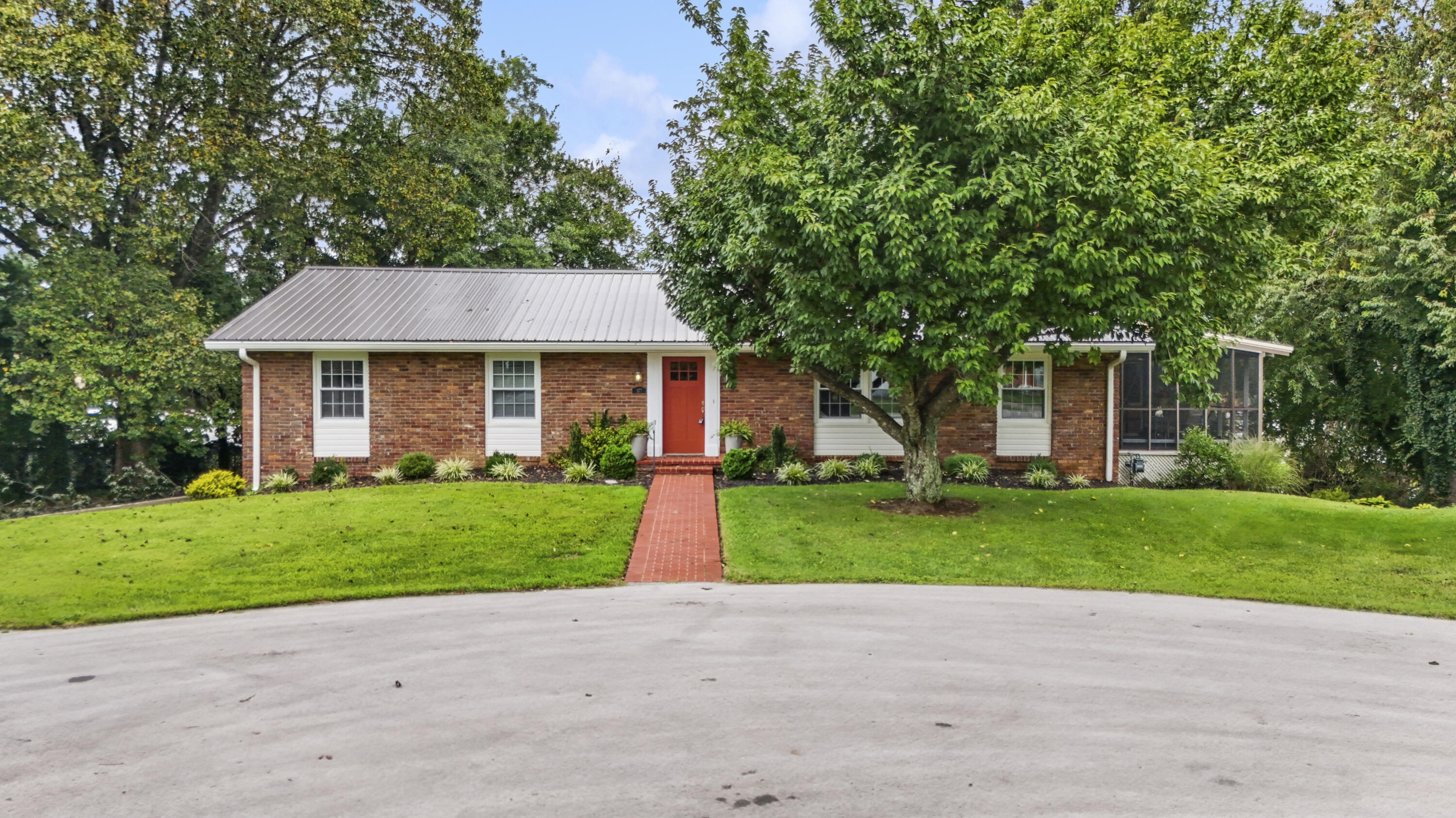 577 Cardinal Drive Property Photo 1