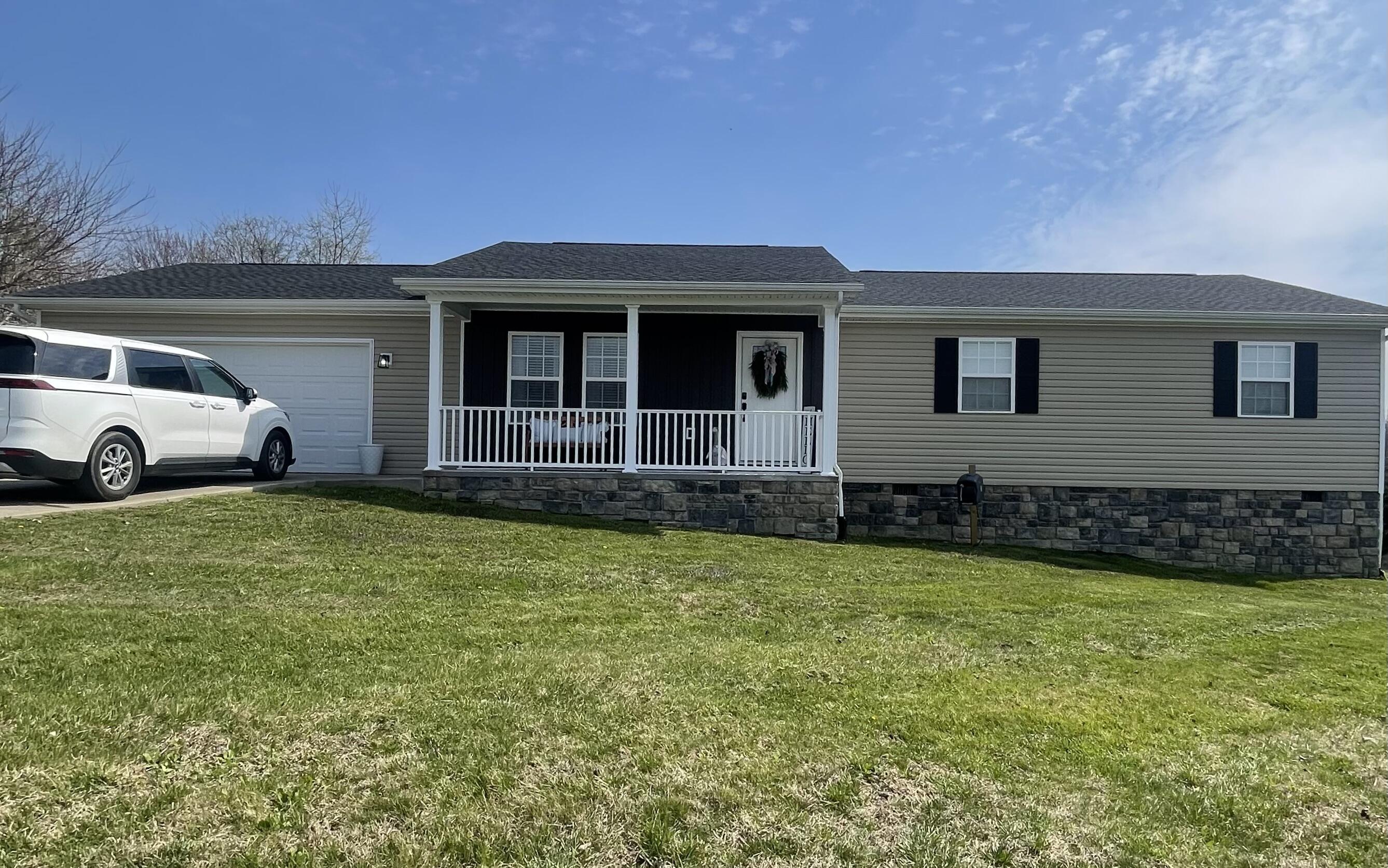 25 Hickory Hill Drive Property Photo 1
