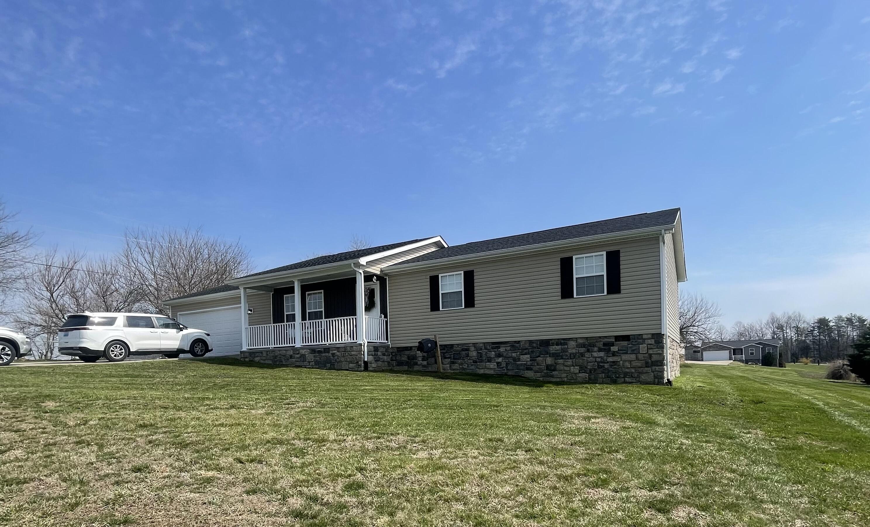 25 Hickory Hill Drive Property Photo 2