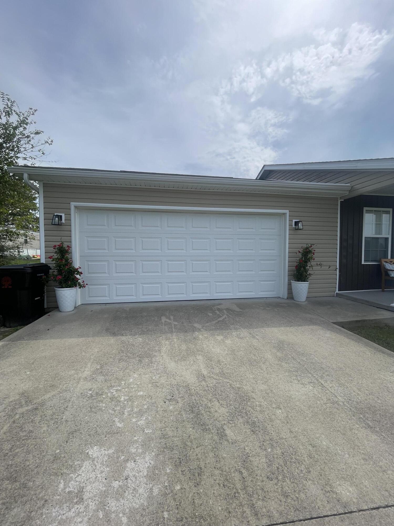 25 Hickory Hill Drive Property Photo 3