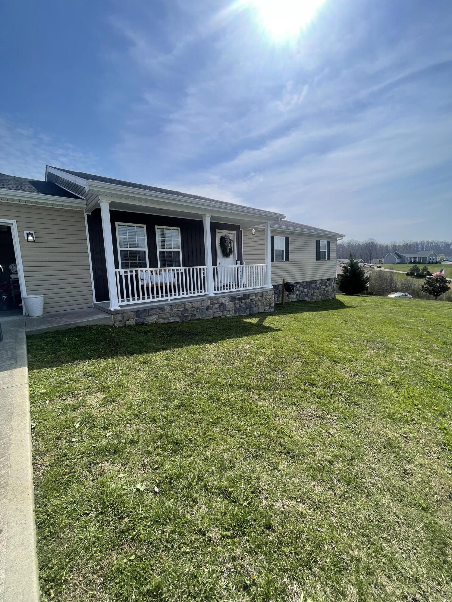 25 Hickory Hill Drive Property Photo 4