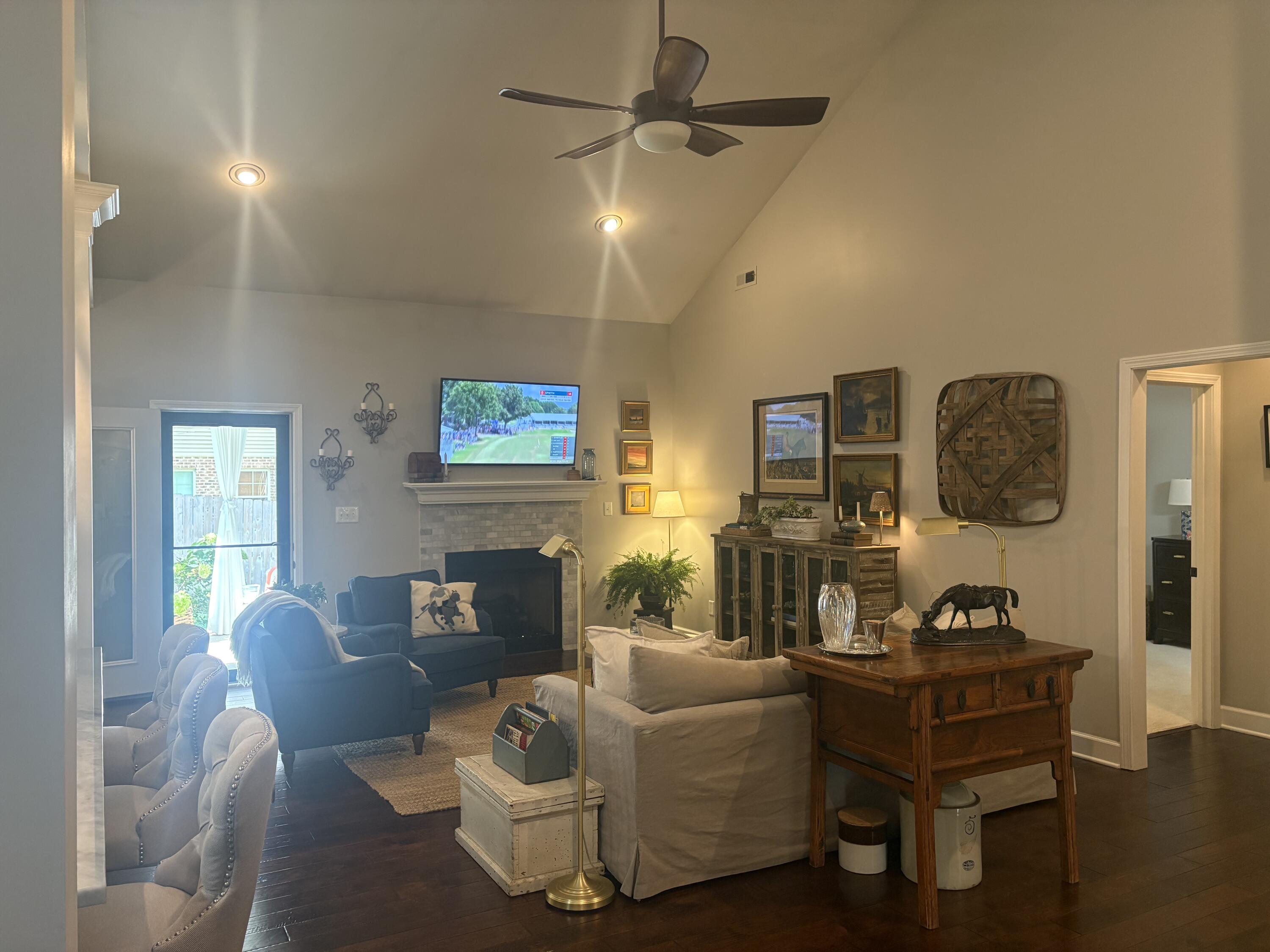 1105 Haddrell Point Property Photo 8