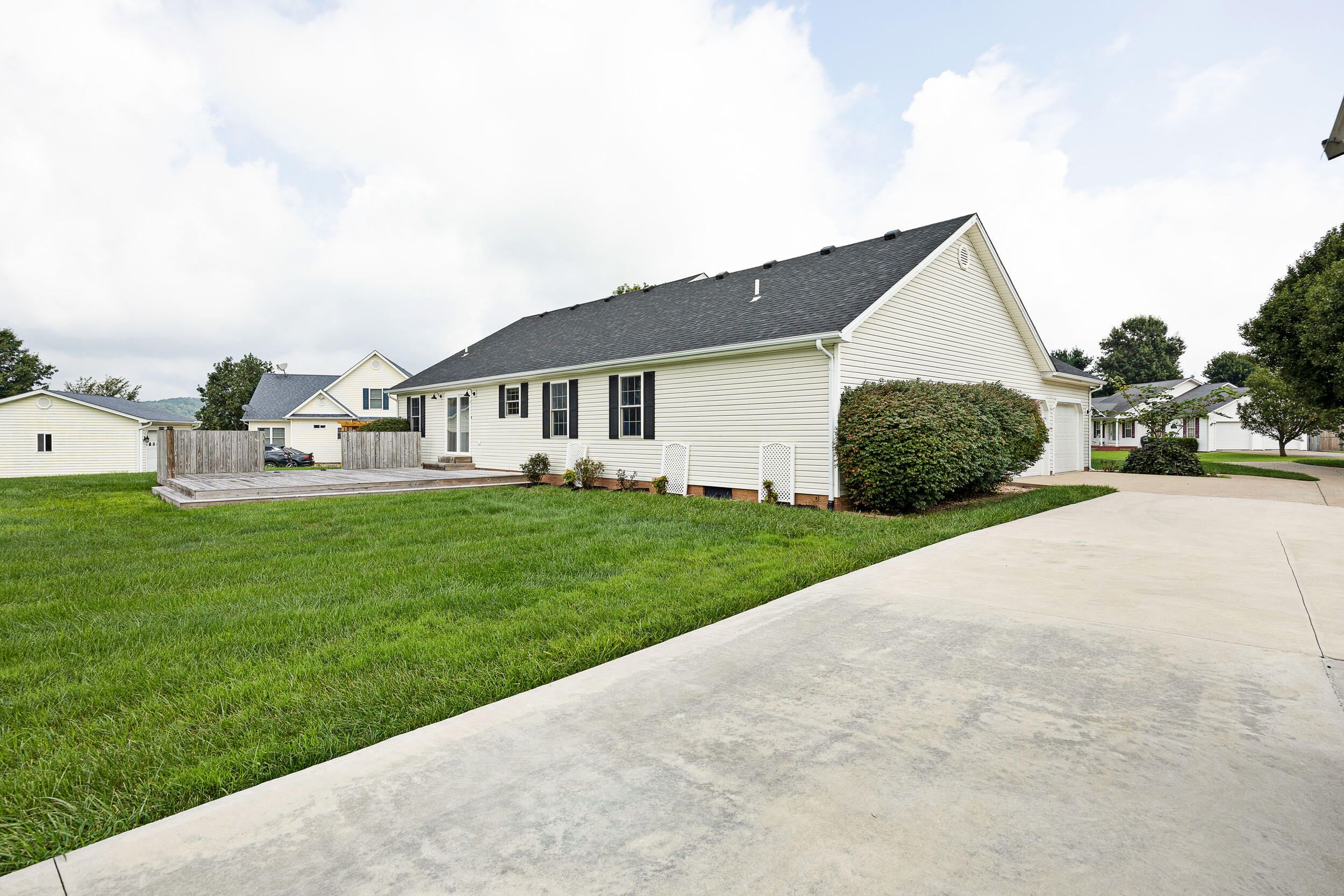 229 Sierra Circle Property Photo 7