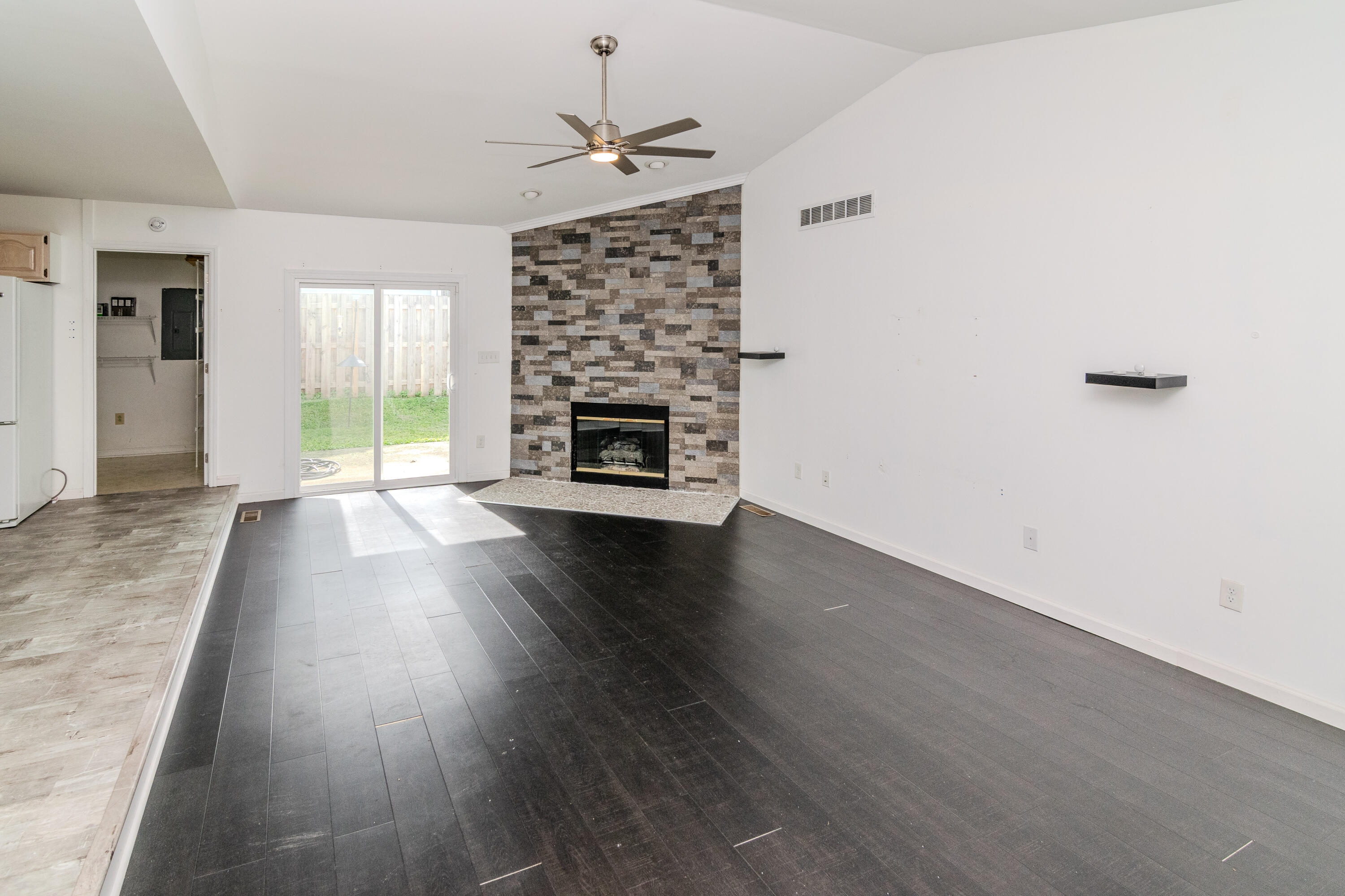 384 Stone Creek Drive Property Photo 4
