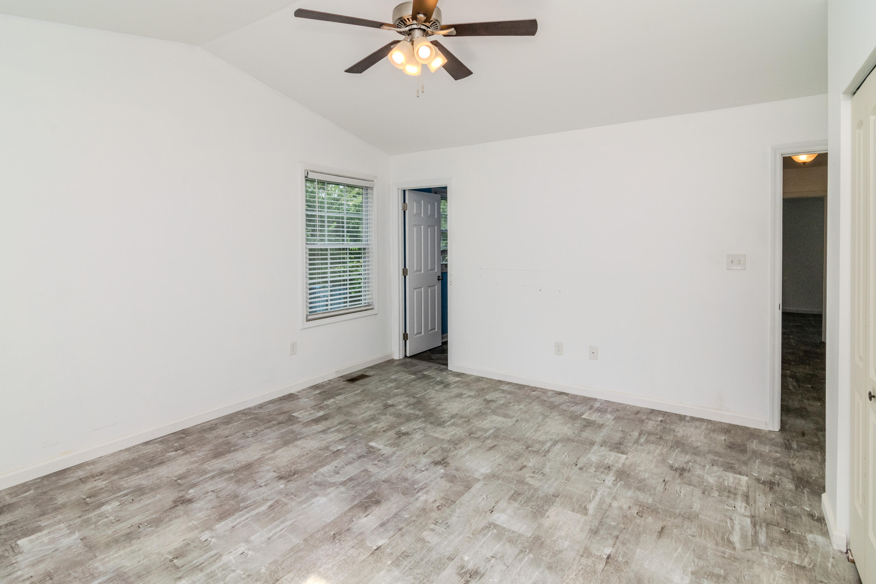 384 Stone Creek Drive Property Photo 19