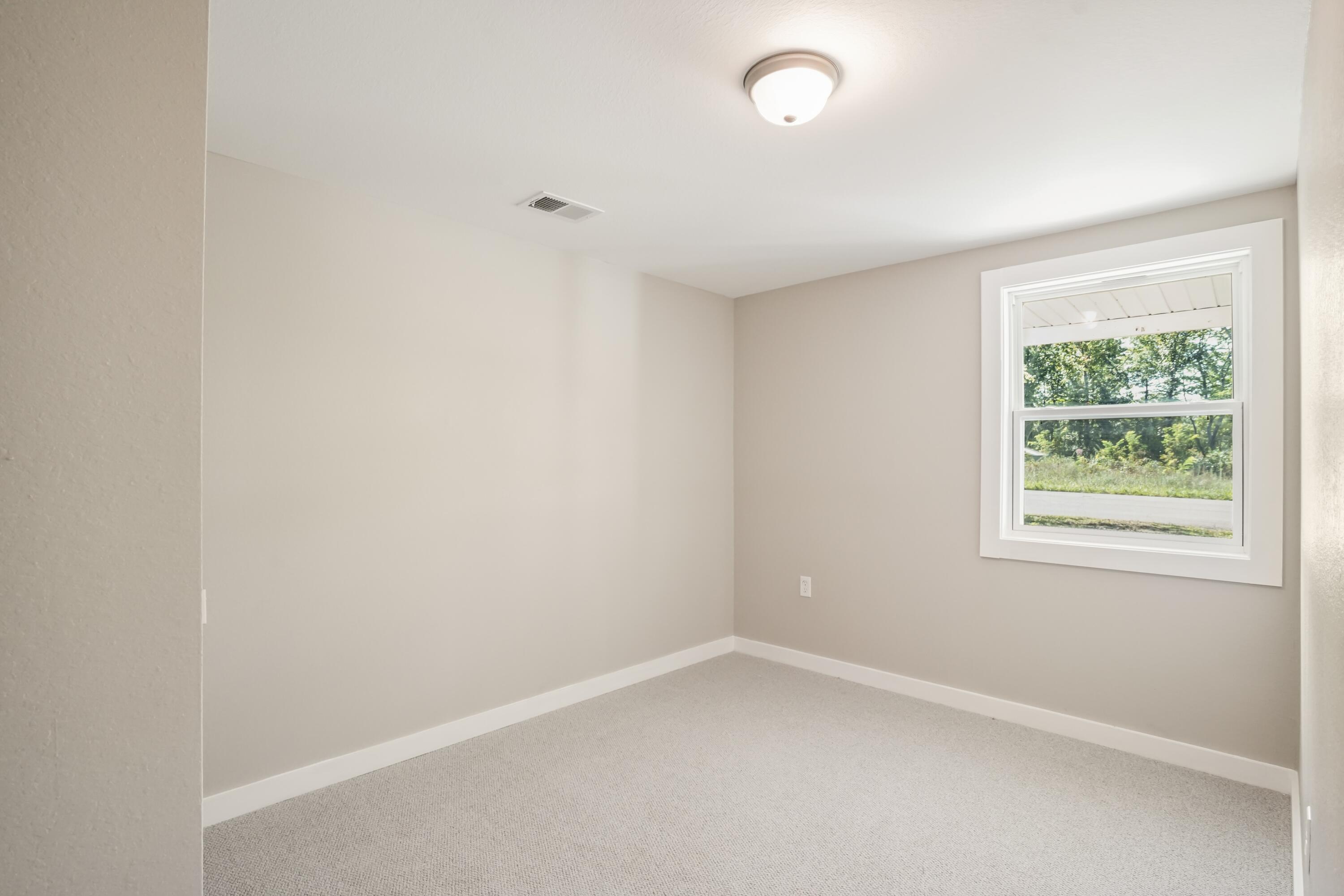 691 Strunk Highway Property Photo 6