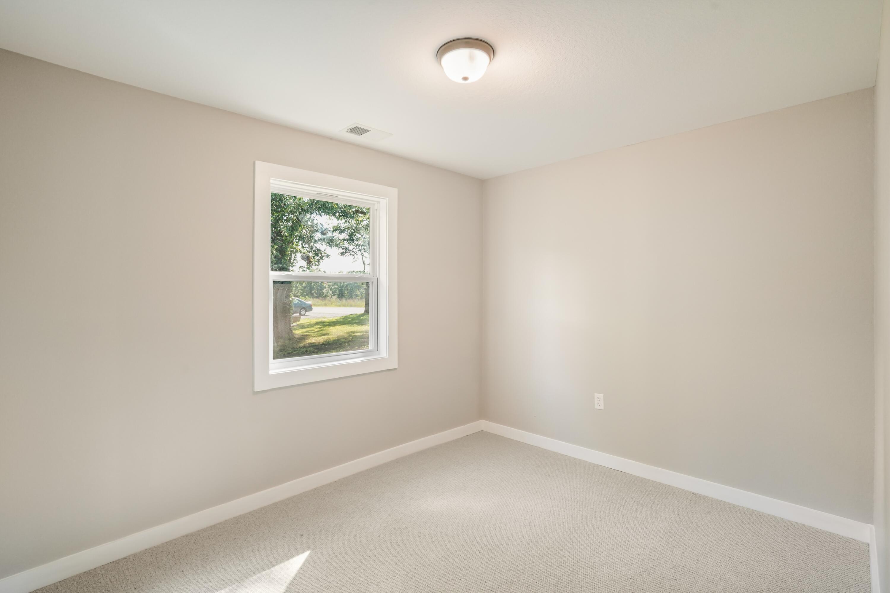 691 Strunk Highway Property Photo 9