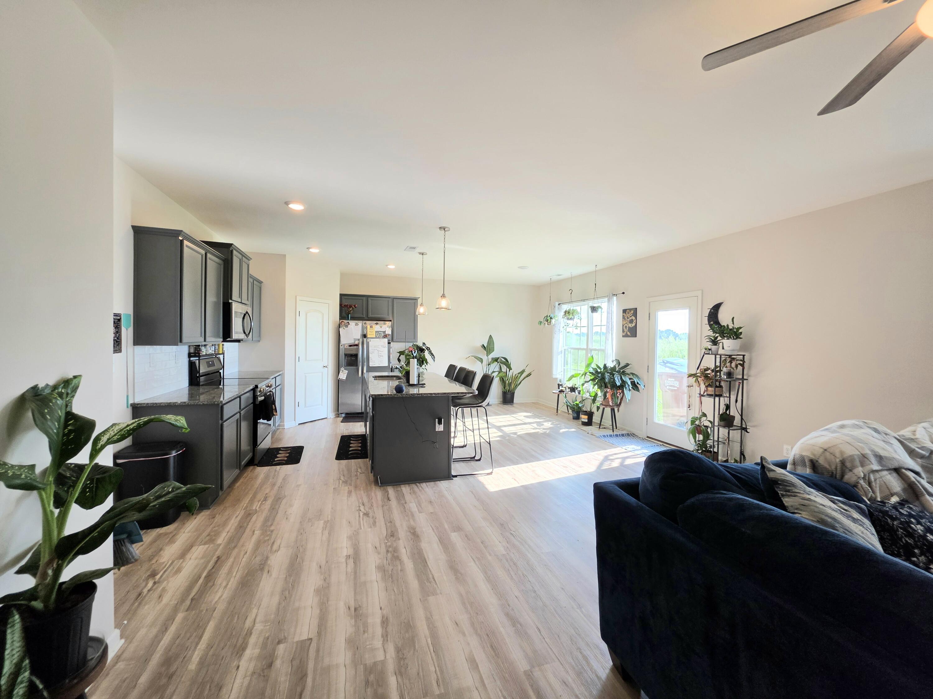 120 Linzi Way Property Photo 3