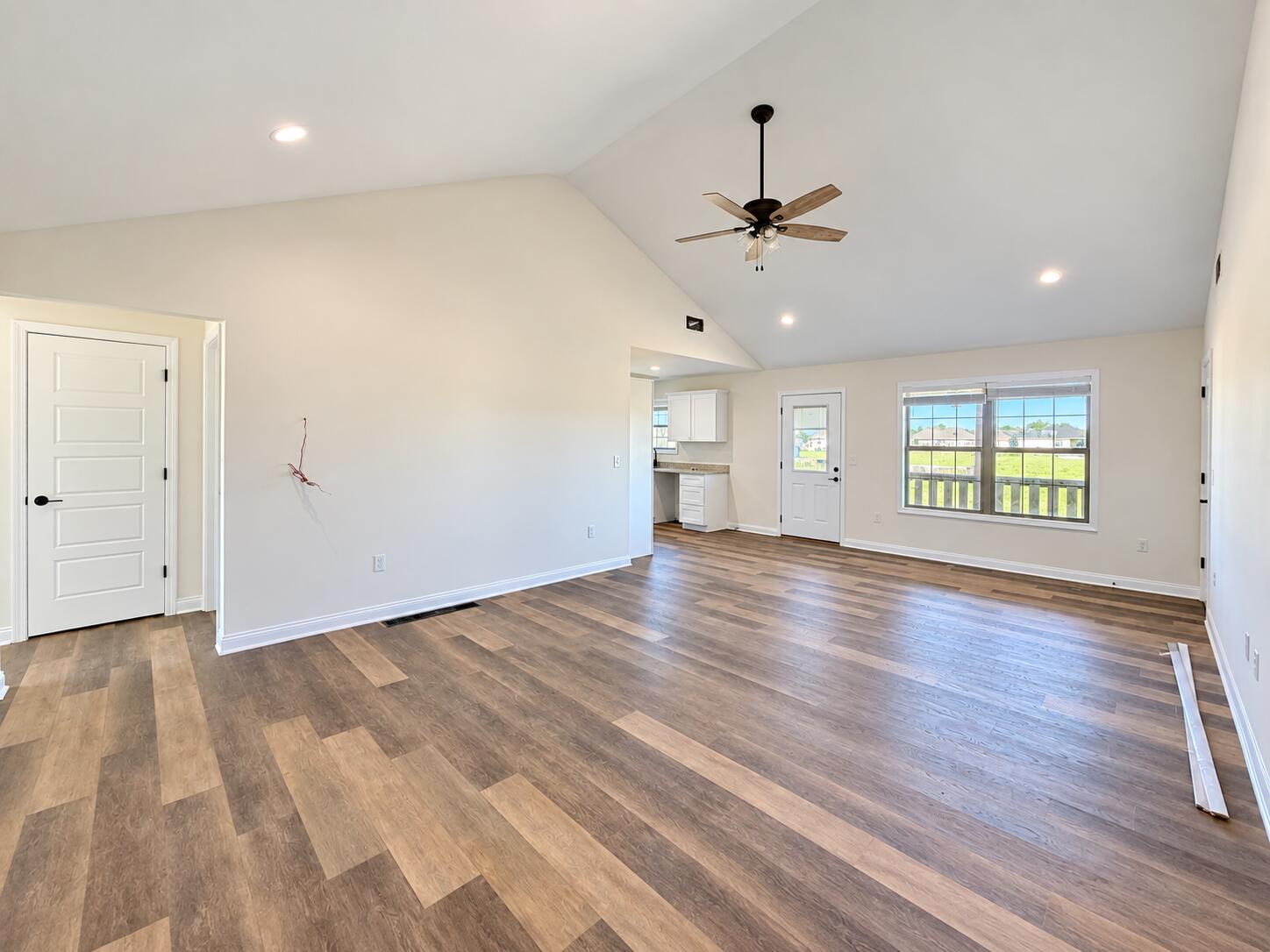 271 Stoney Creek Way Property Photo 2