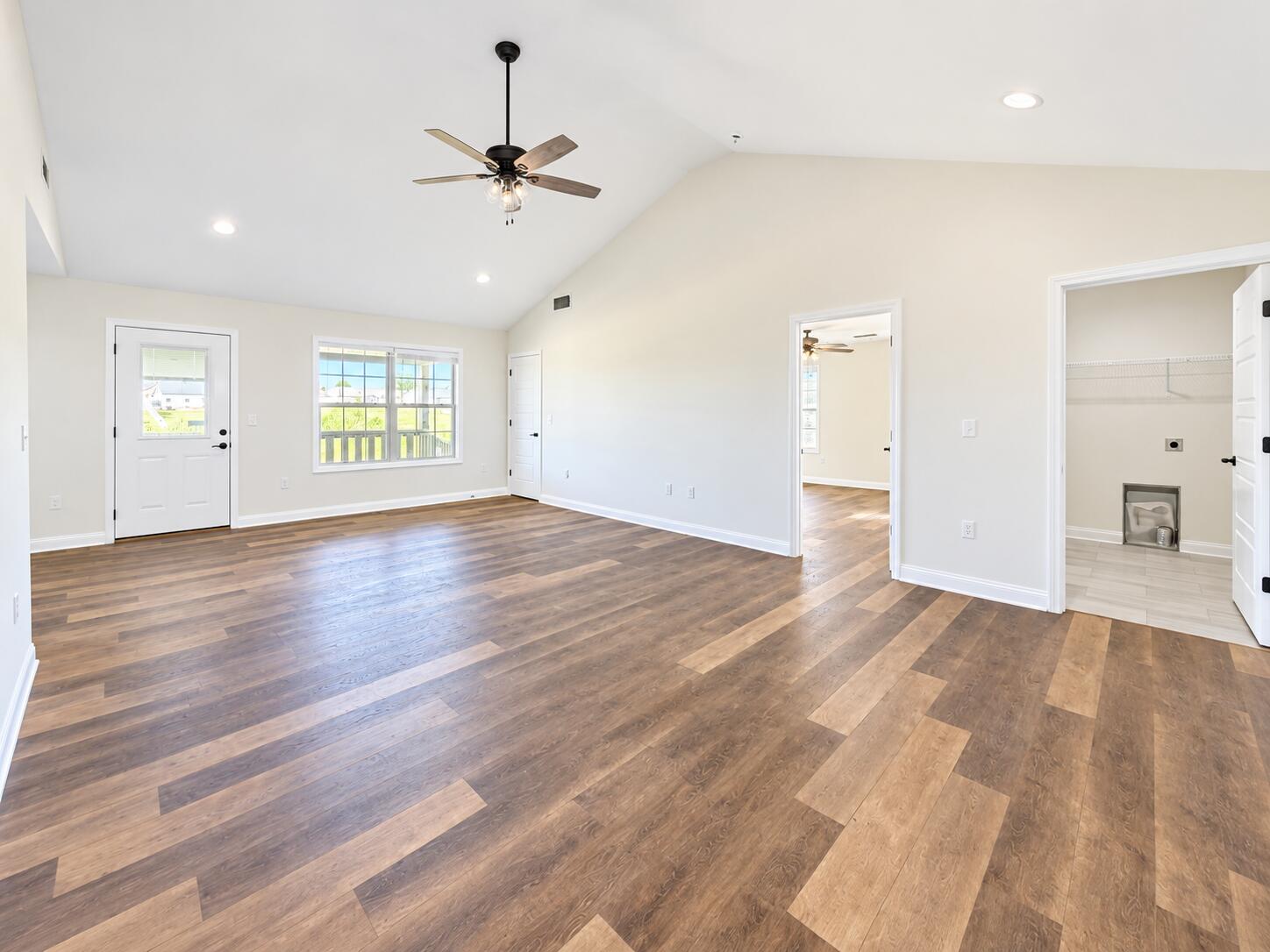 271 Stoney Creek Way Property Photo 4