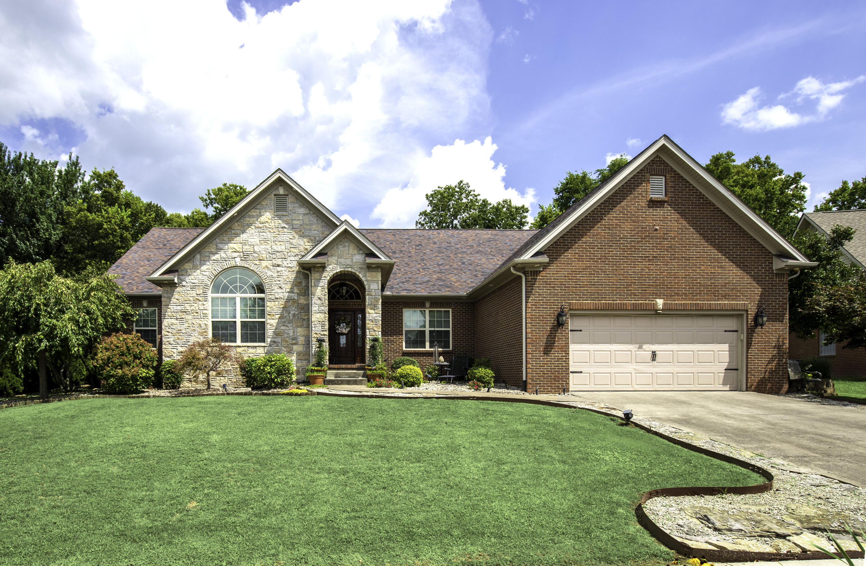 4040 Greentree Road Property Photo 1