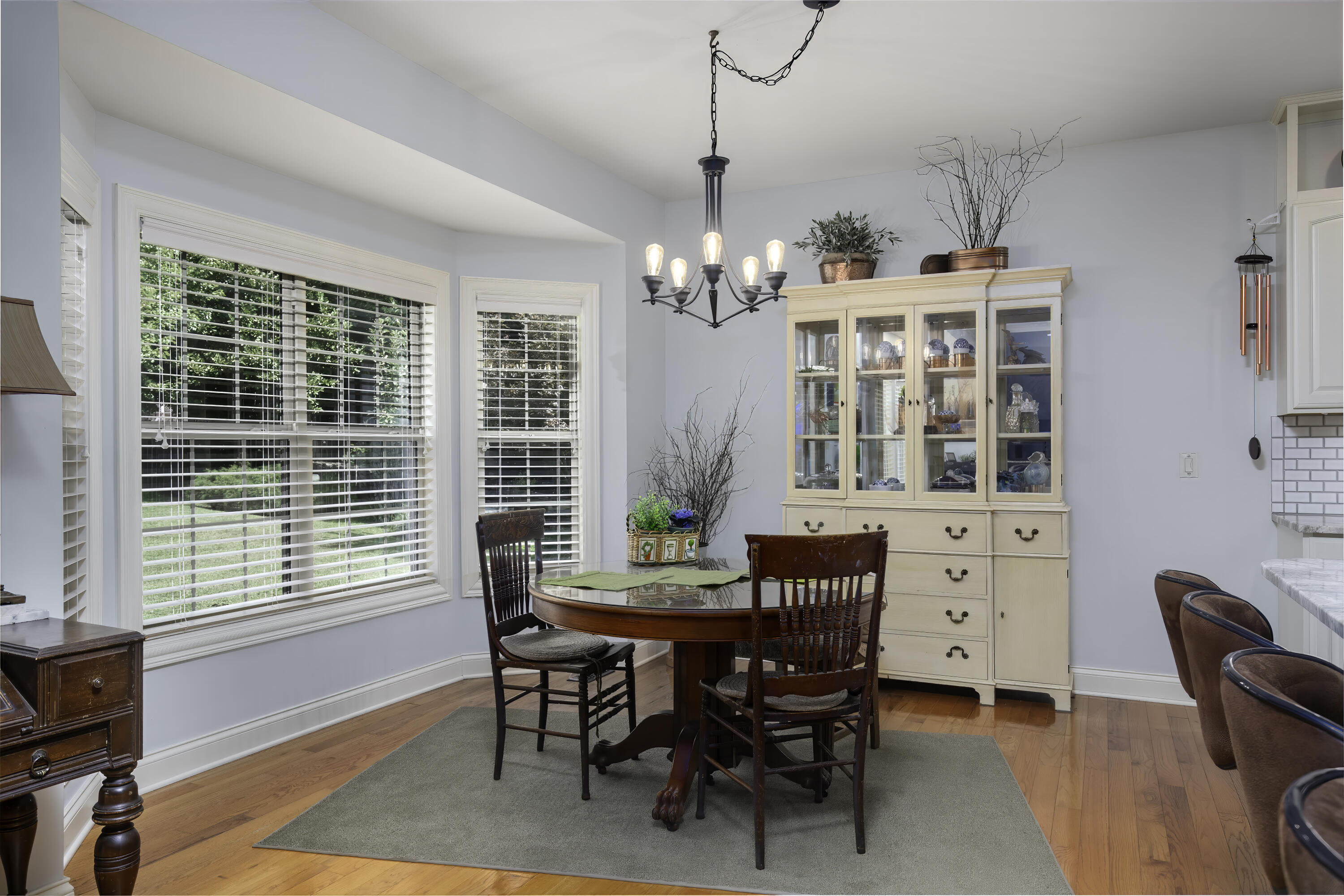 4040 Greentree Road Property Photo 4