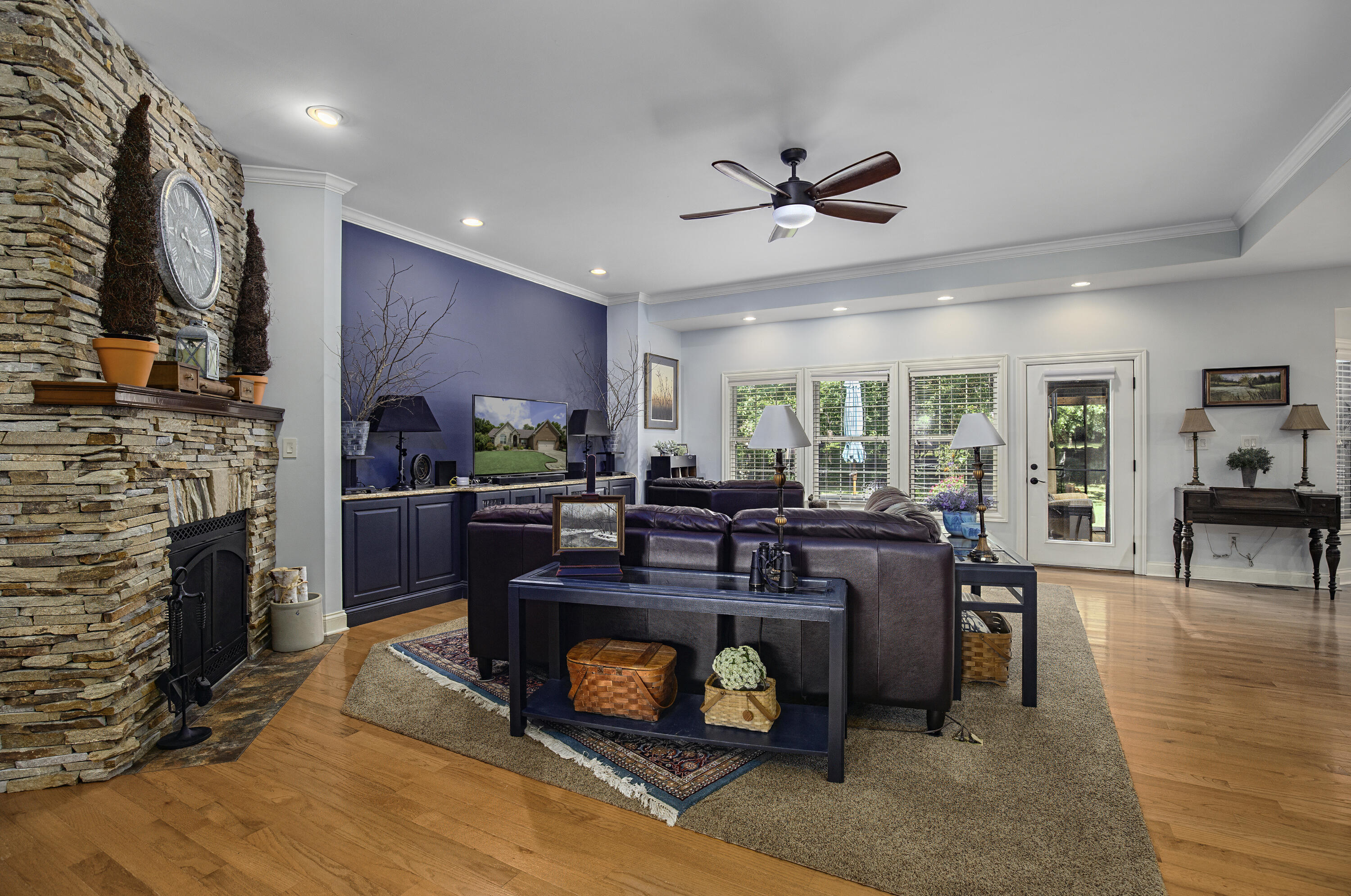 4040 Greentree Road Property Photo 8