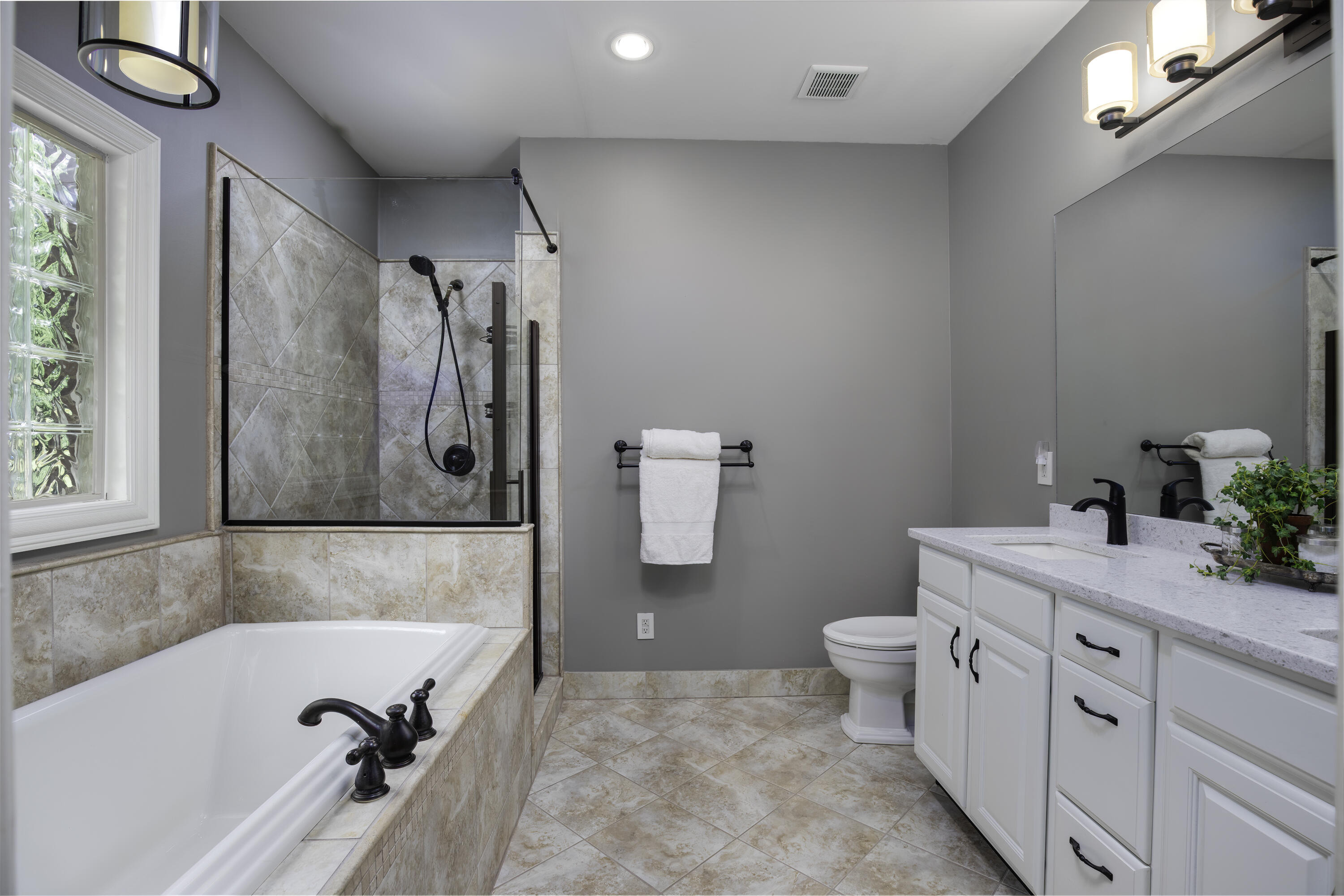 4040 Greentree Road Property Photo 13