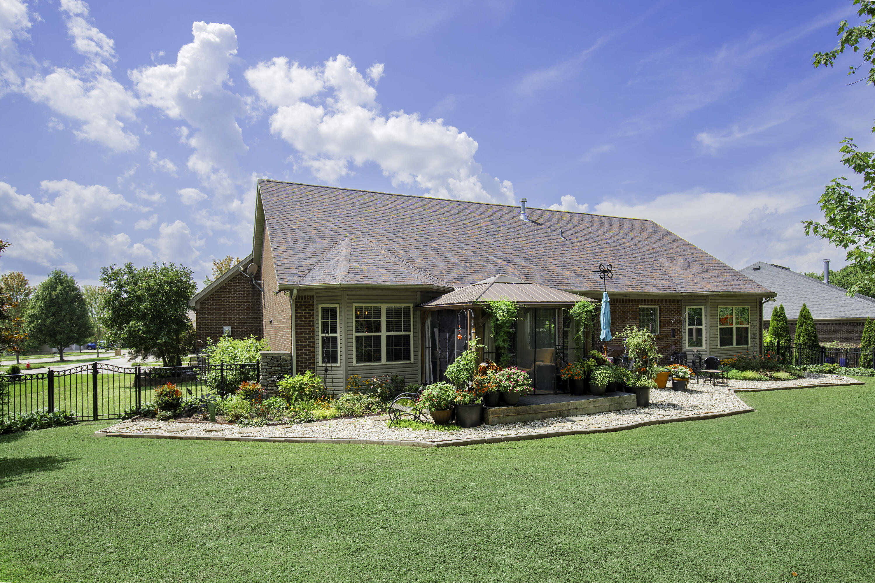 4040 Greentree Road Property Photo 31