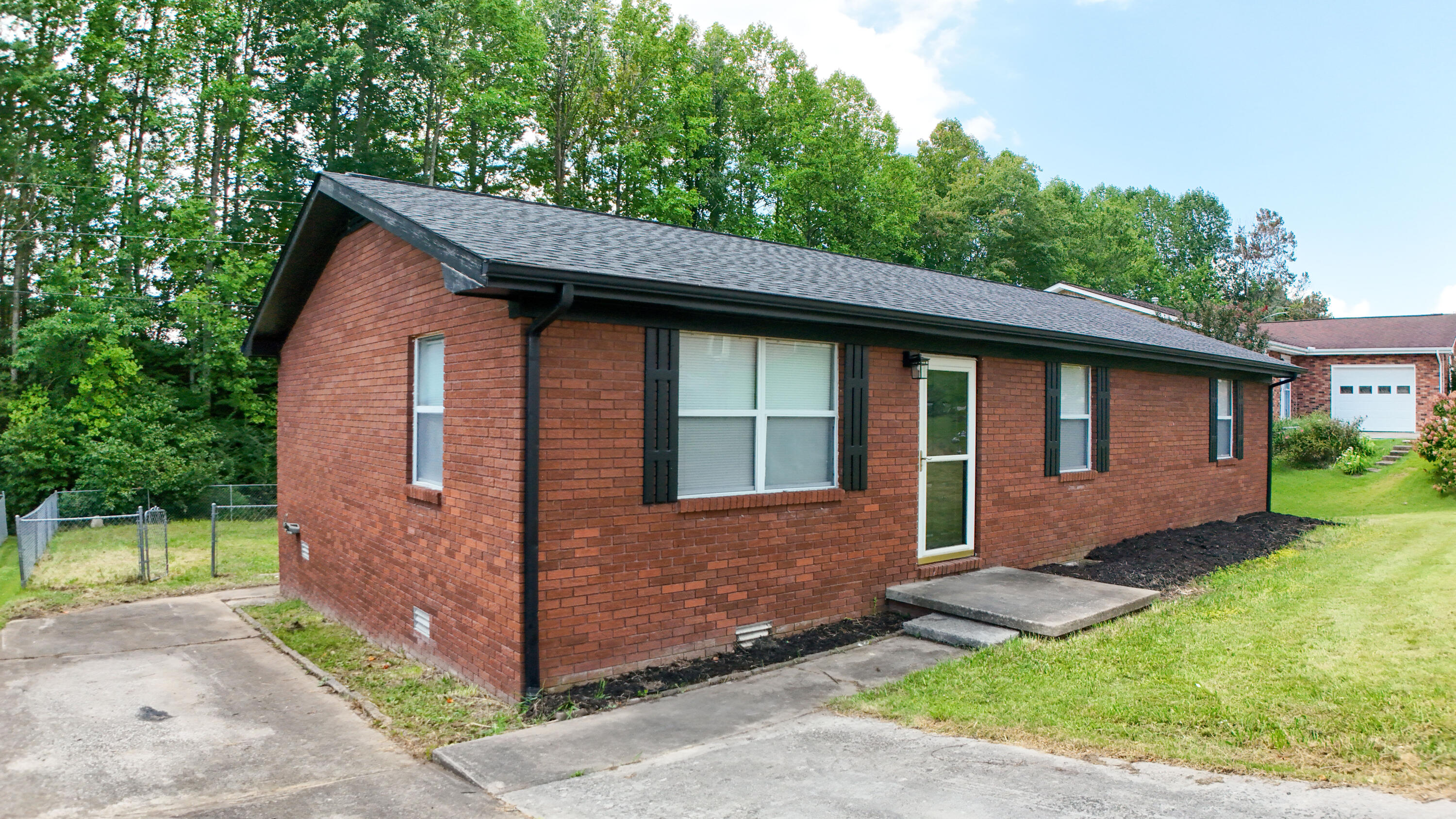 1029 Cardinal Drive Property Photo 2