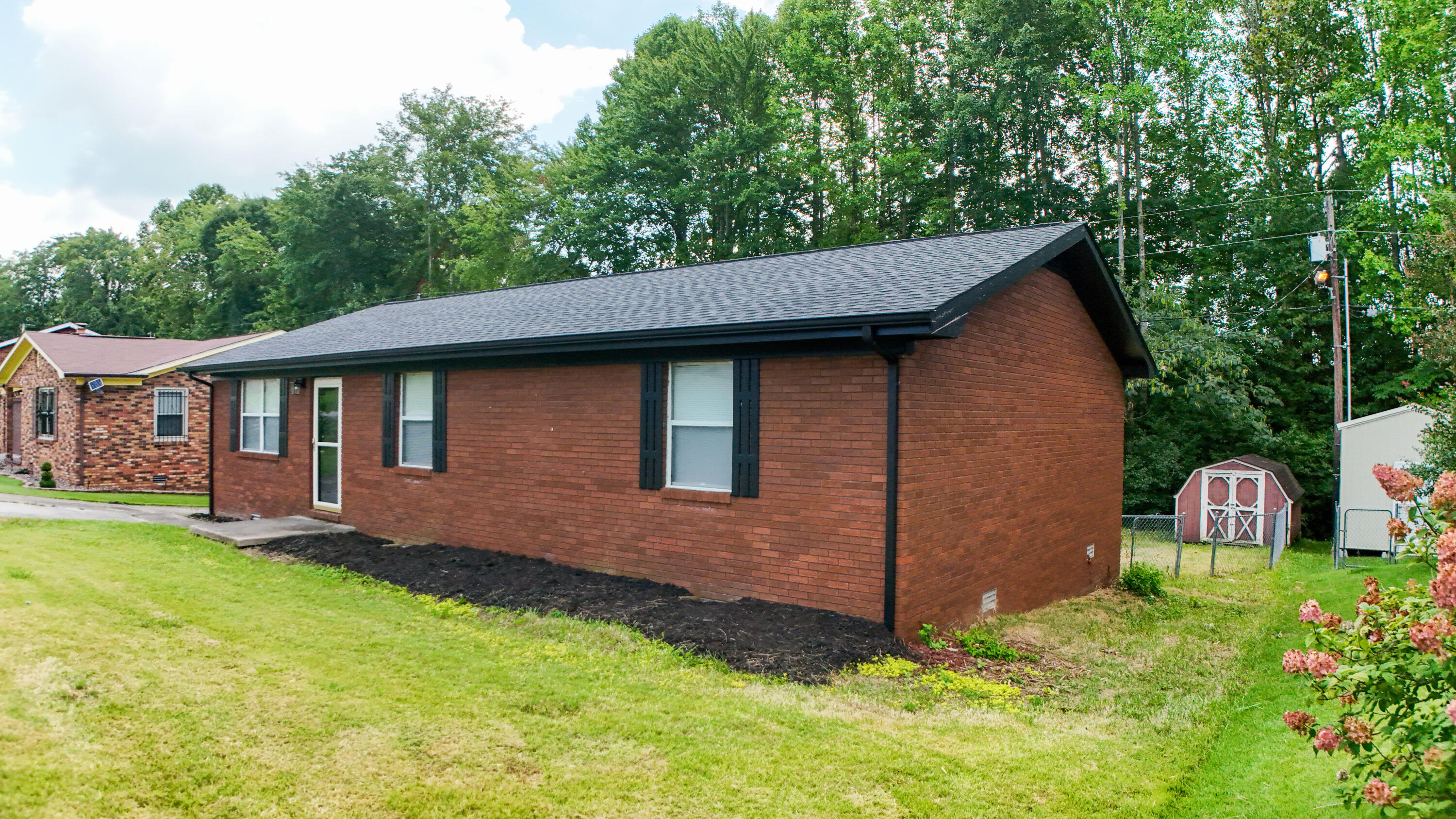 1029 Cardinal Drive Property Photo 3