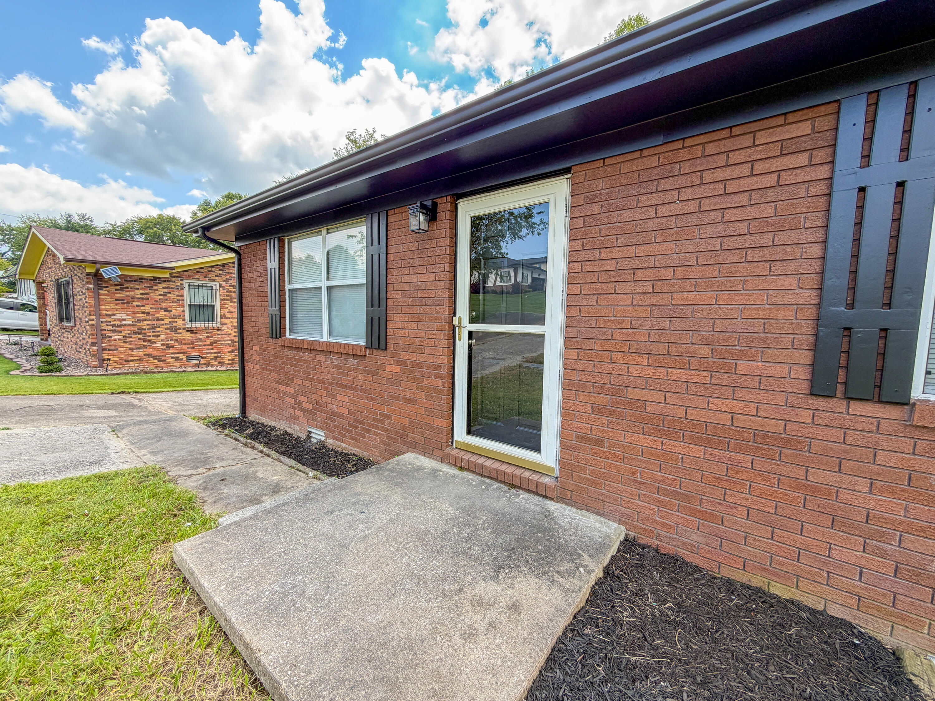1029 Cardinal Drive Property Photo 4