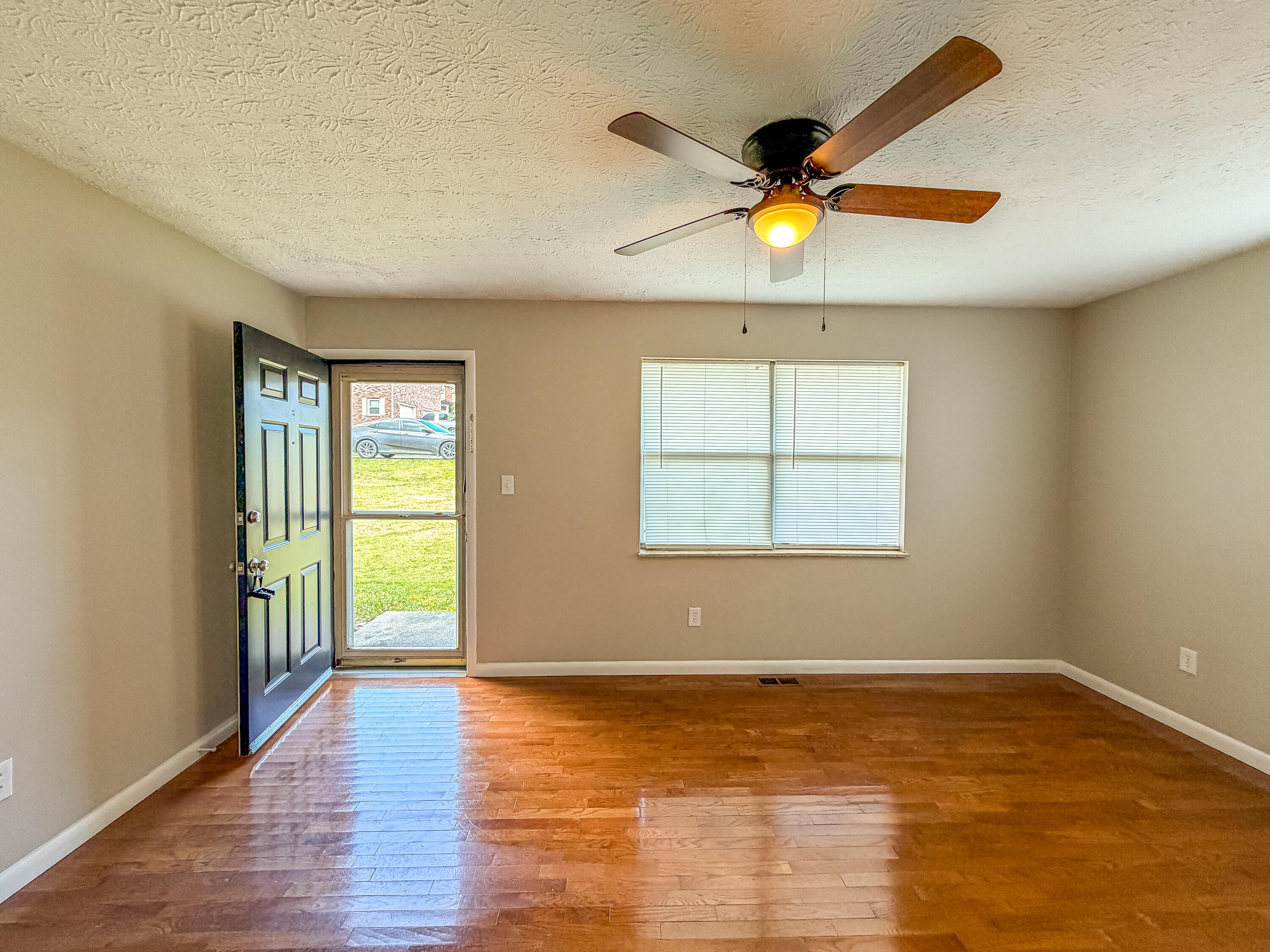 1029 Cardinal Drive Property Photo 11