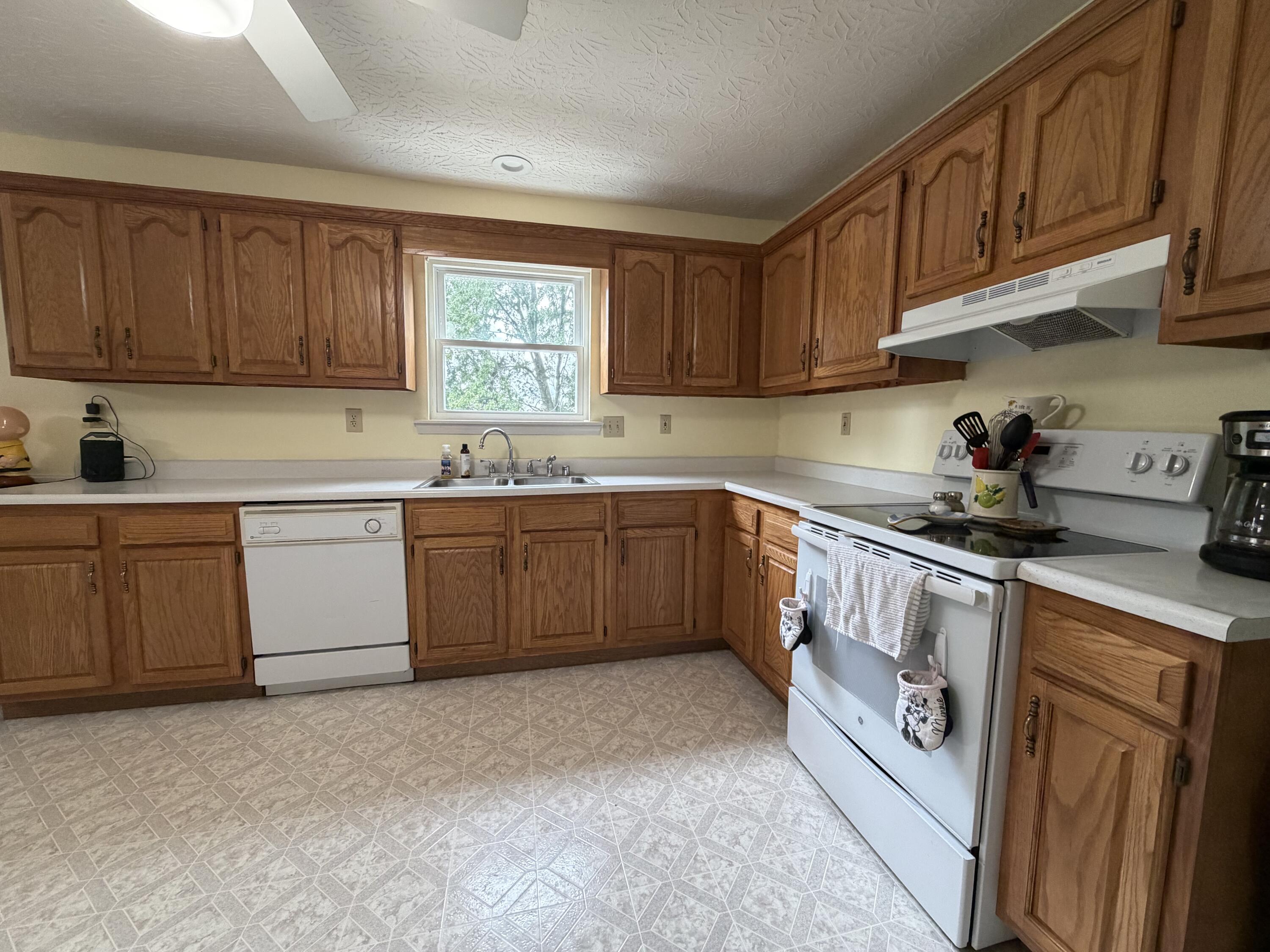 127 Bay Hill Drive Property Photo 19