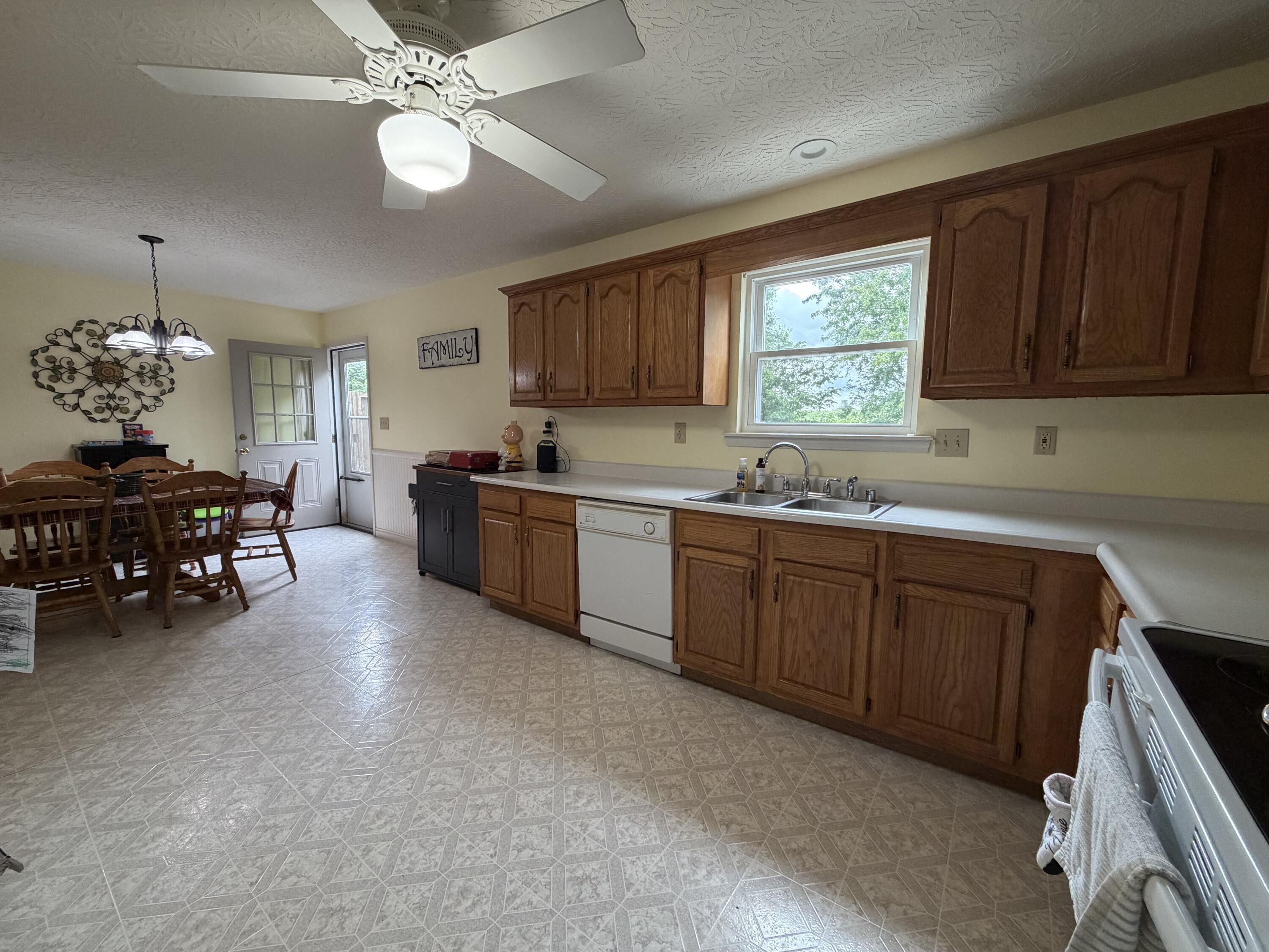 127 Bay Hill Drive Property Photo 23