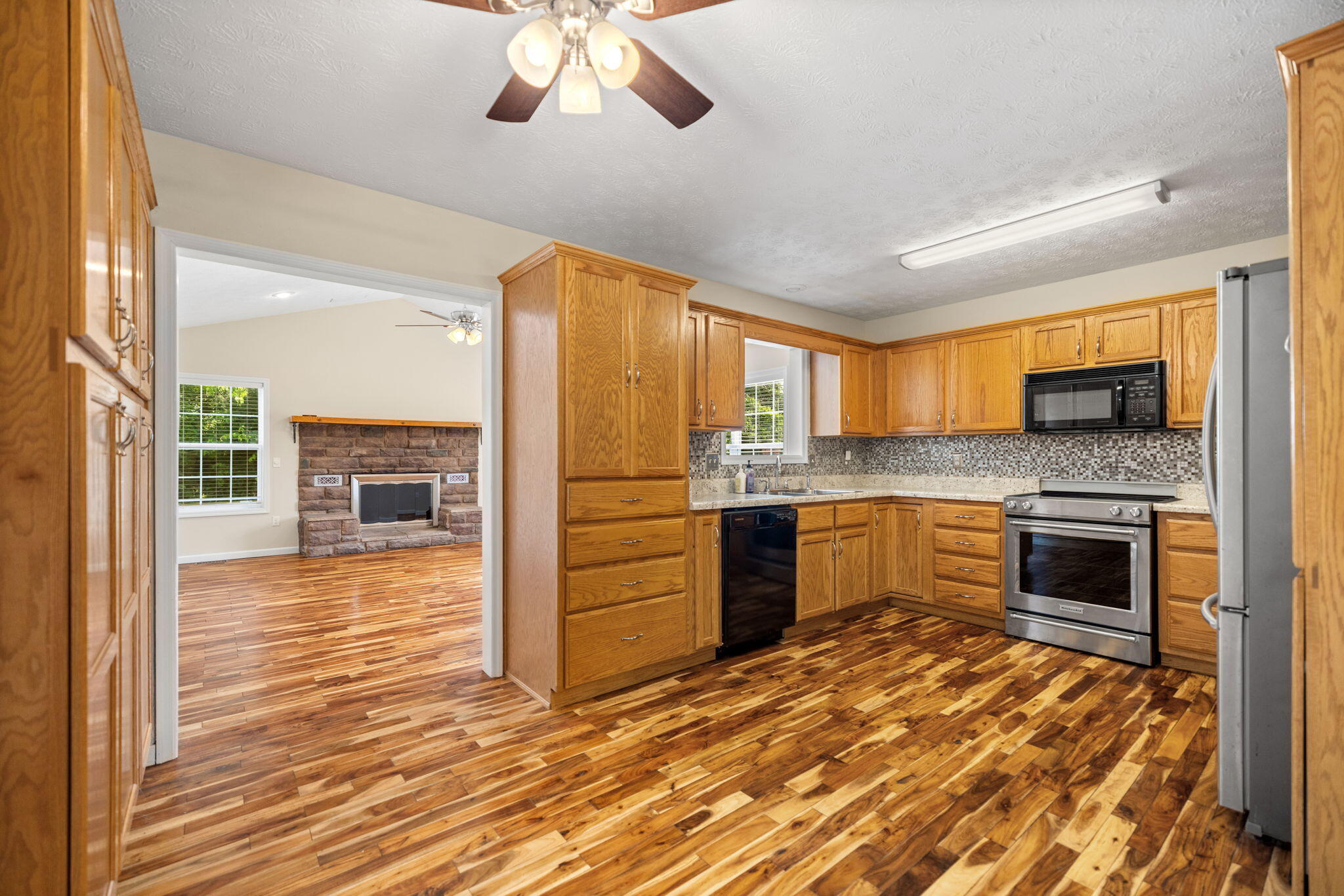 100 Henry Drive Property Photo 14