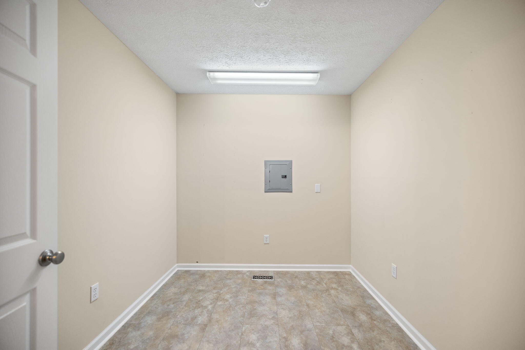 100 Henry Drive Property Photo 27