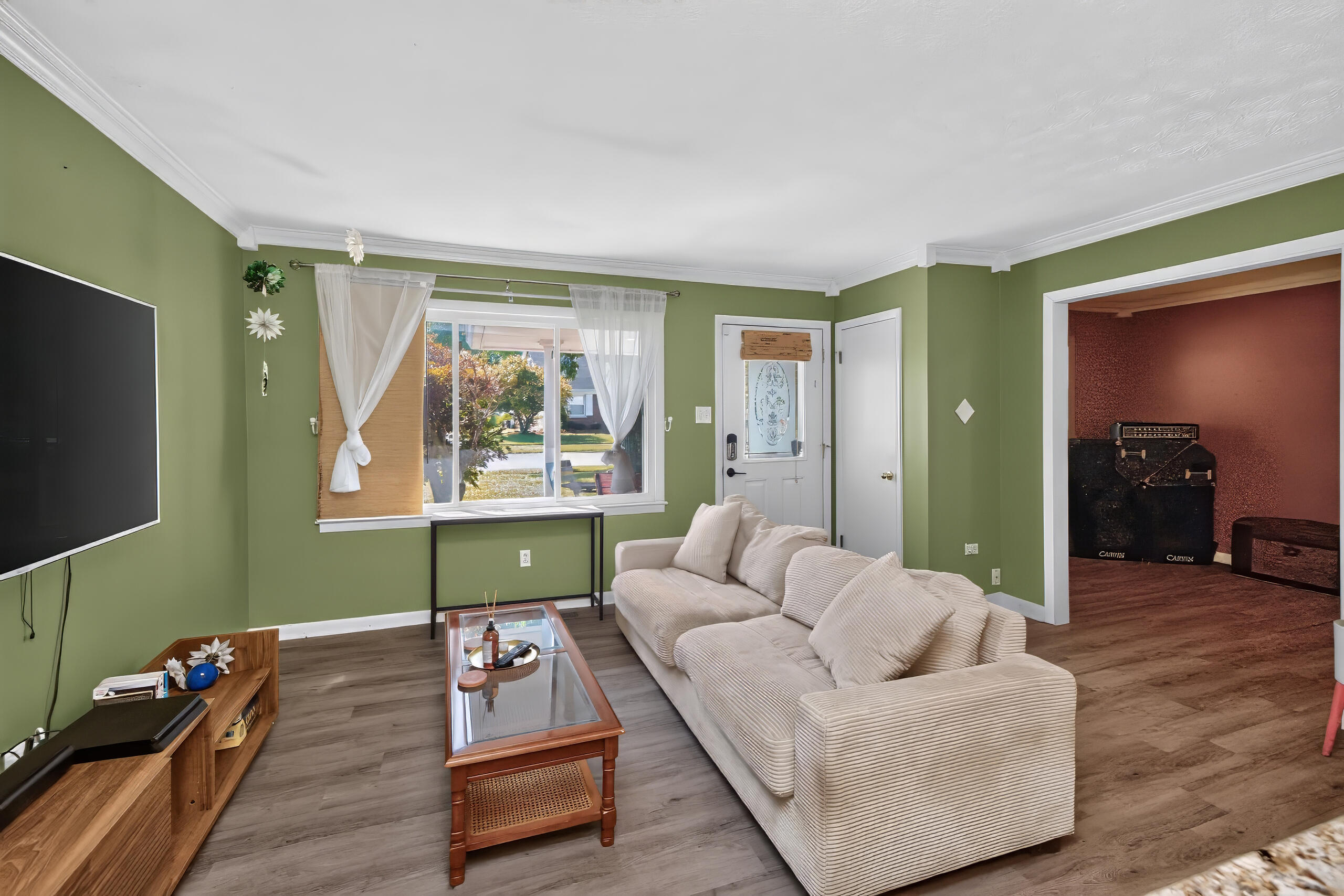 562 Sandalwood Drive Property Photo 5