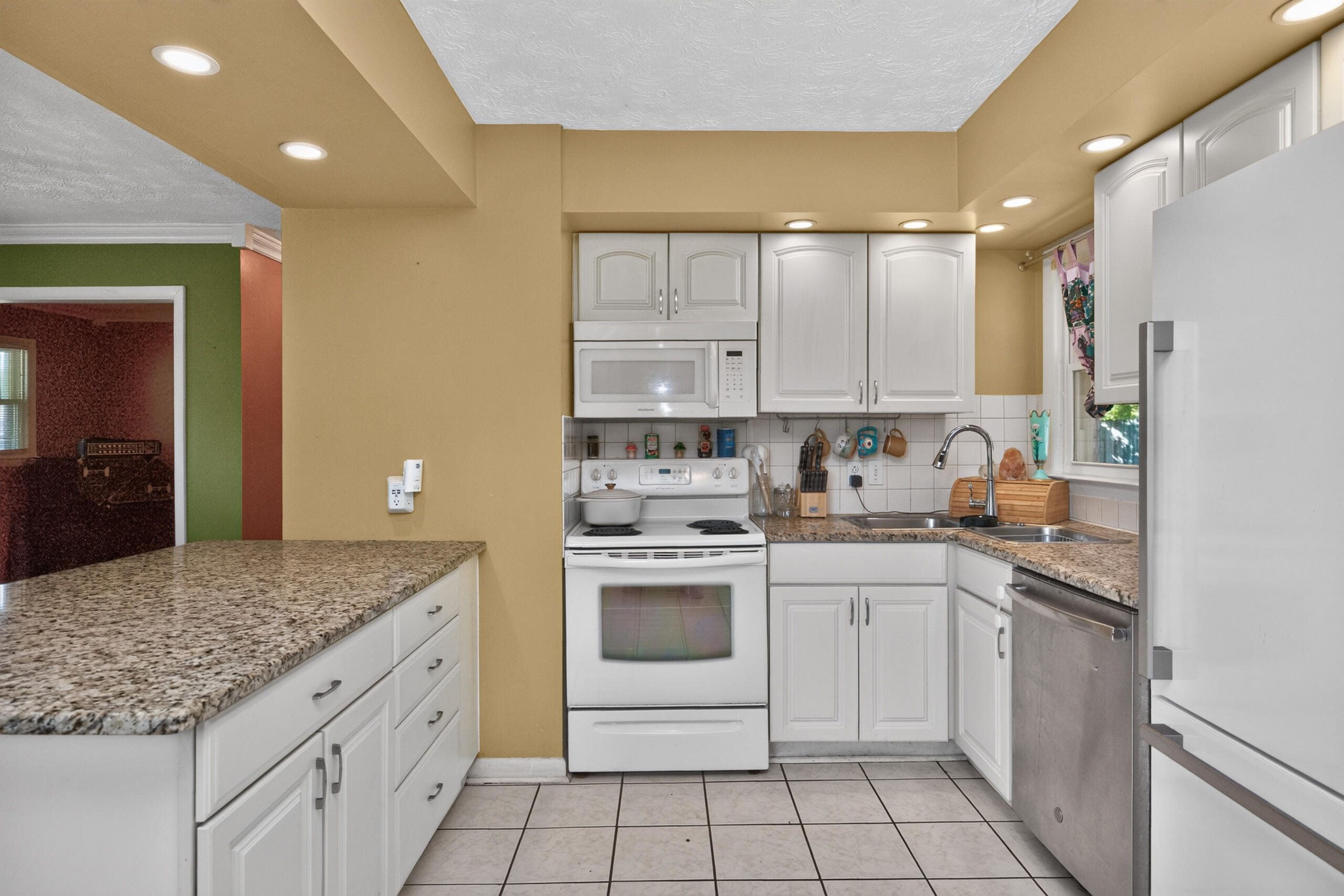 562 Sandalwood Drive Property Photo 11