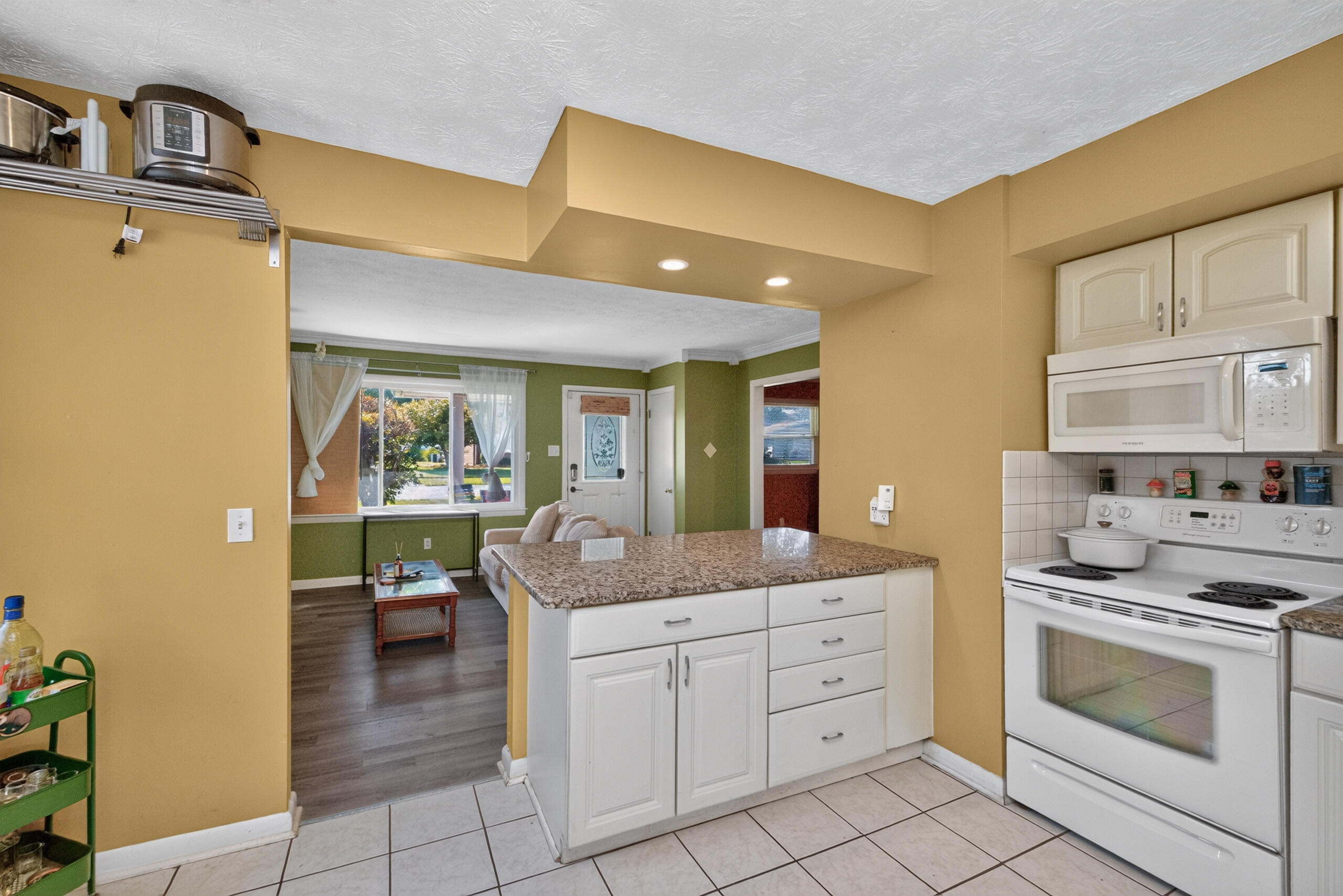 562 Sandalwood Drive Property Photo 12