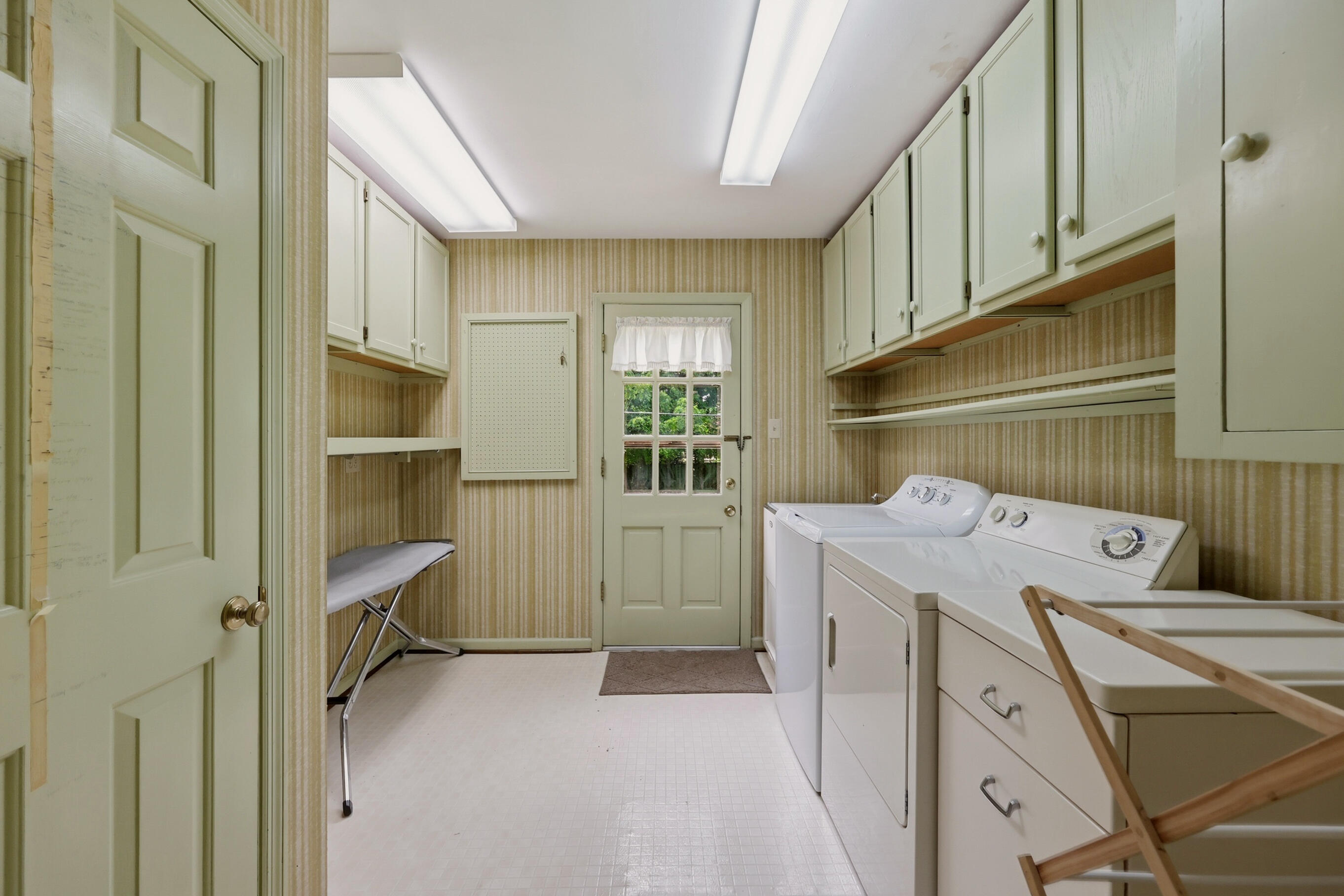 801 Chinoe Road Property Photo 18
