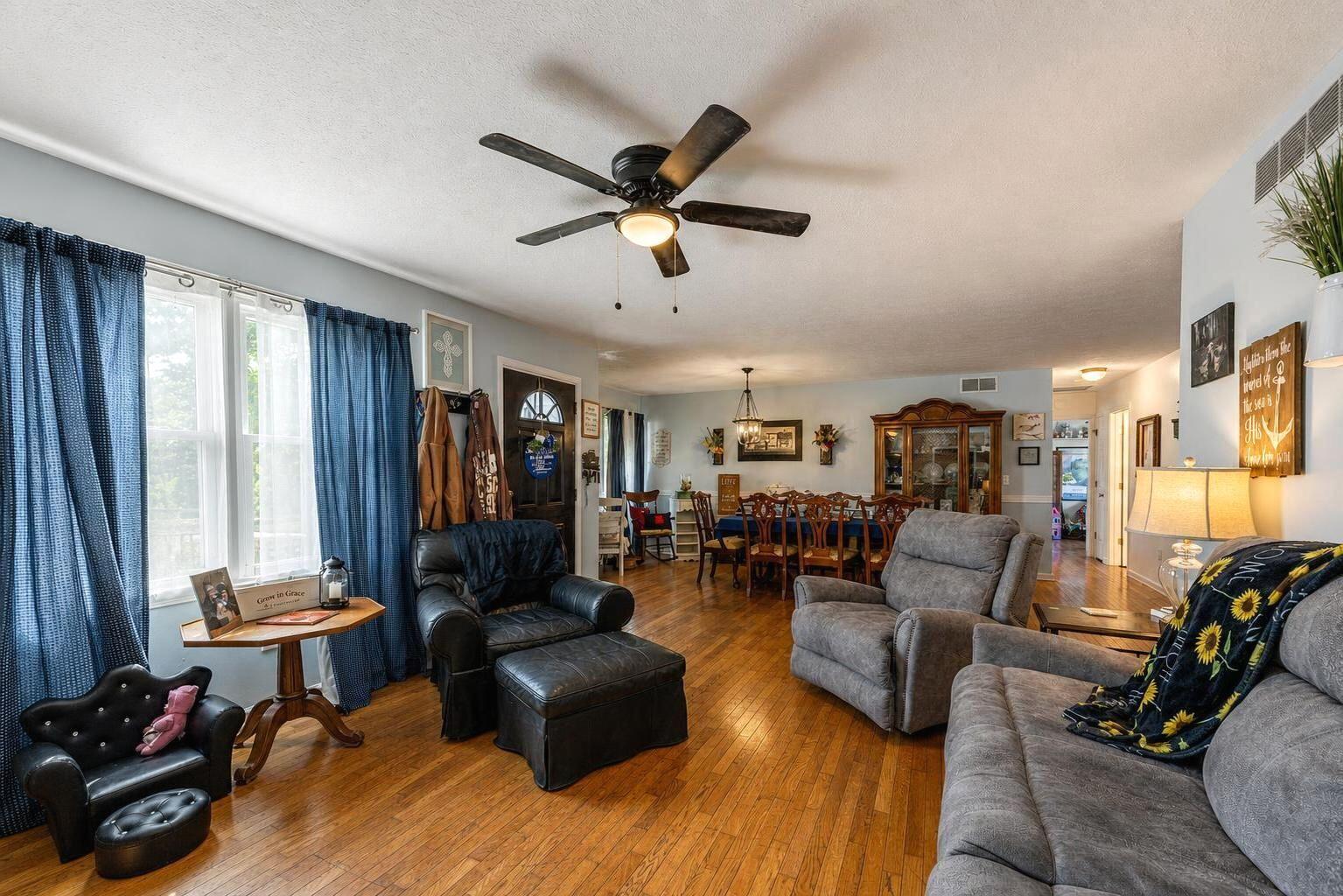 208 Castle Boulevard Property Photo 5