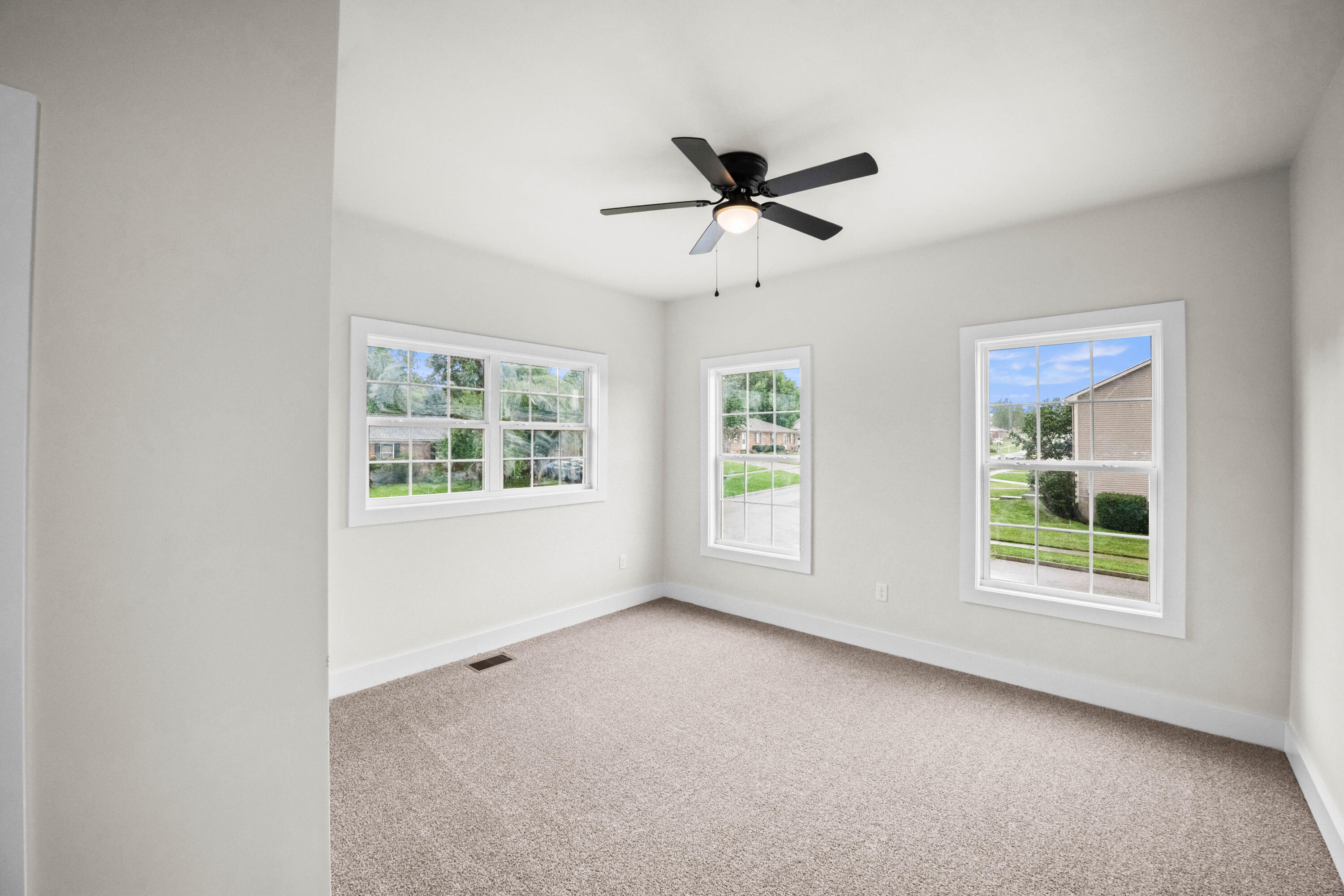 105-107 Elkchester Circle Property Photo 13