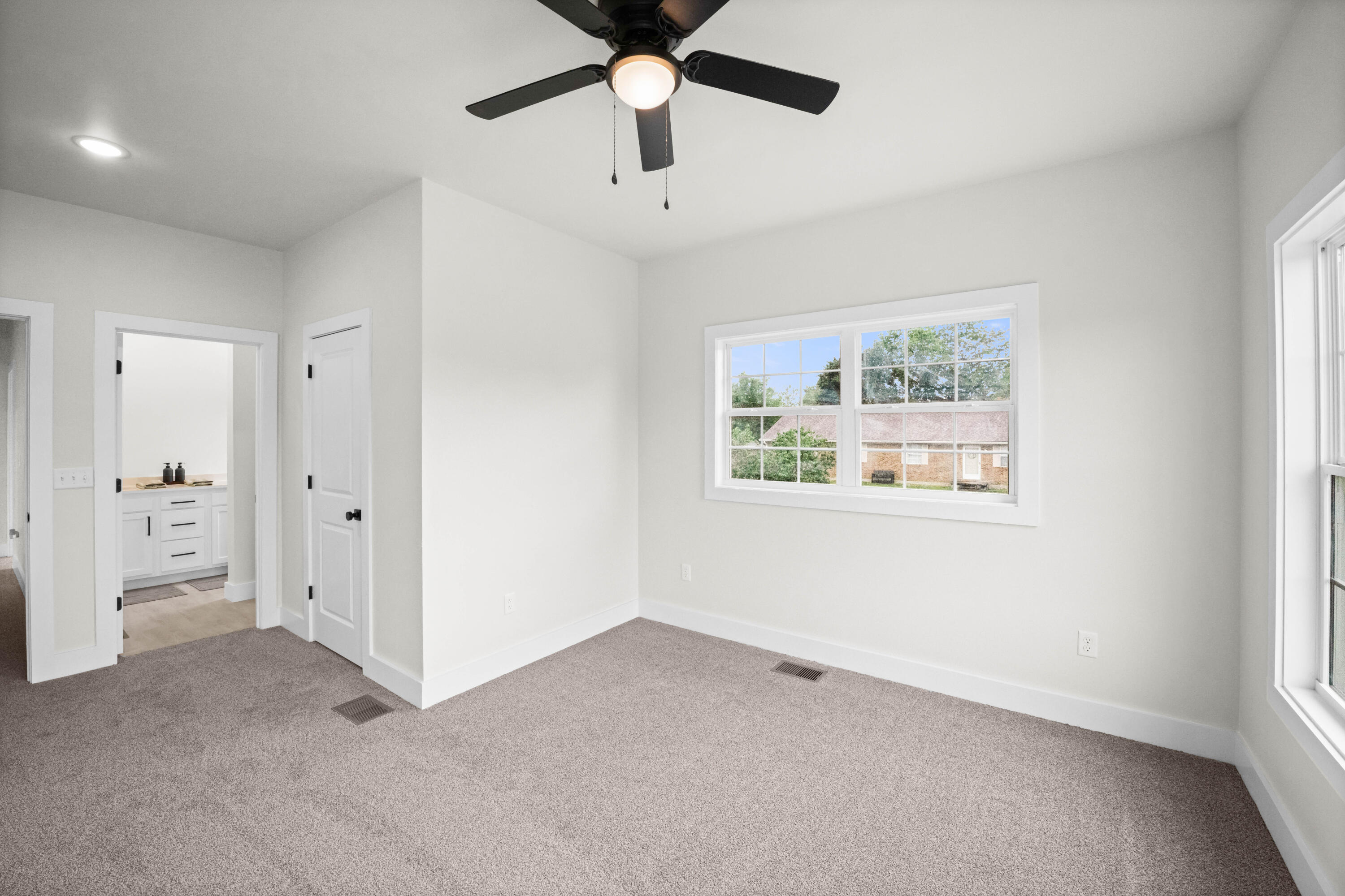 105-107 Elkchester Circle Property Photo 14