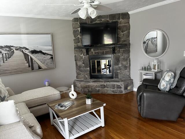 737 Kingston Road Property Photo 7