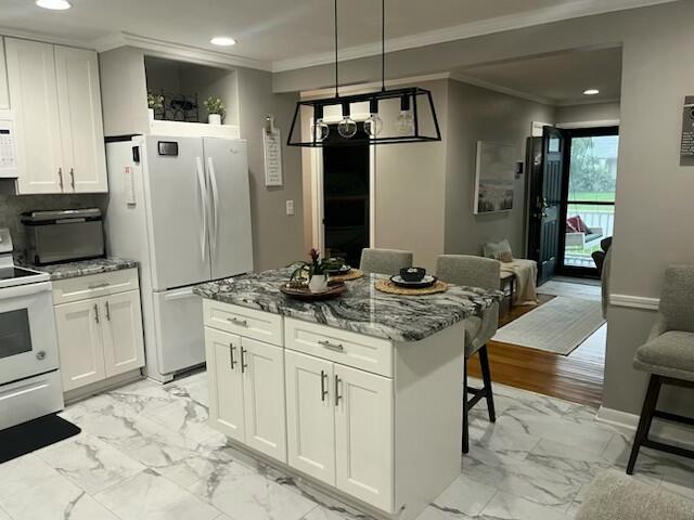 737 Kingston Road Property Photo 8